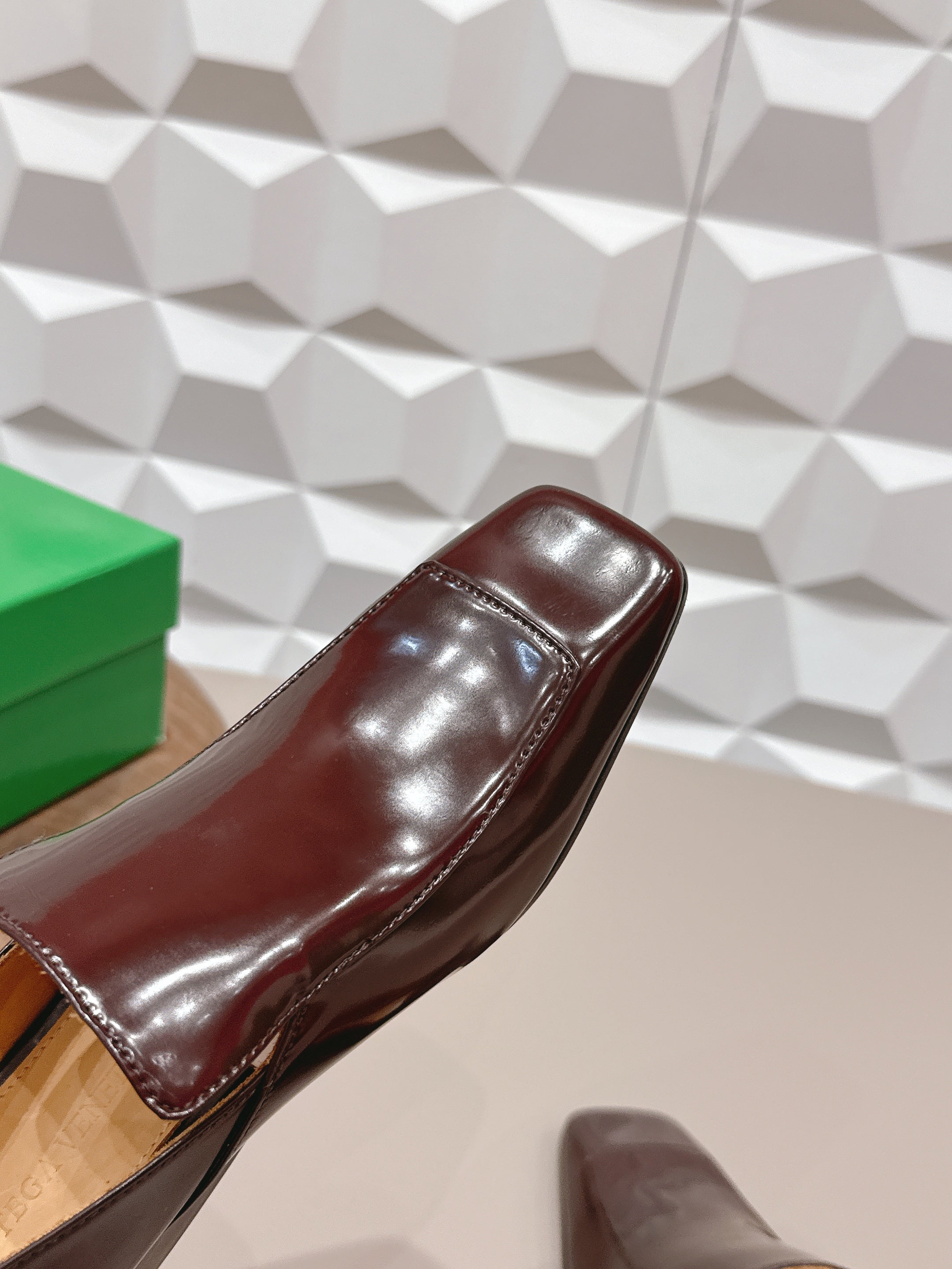 BOTTEGA VENETA 26S VENTURA LOAFERS 40 MM BROWN GLOSSY CALFSKIN