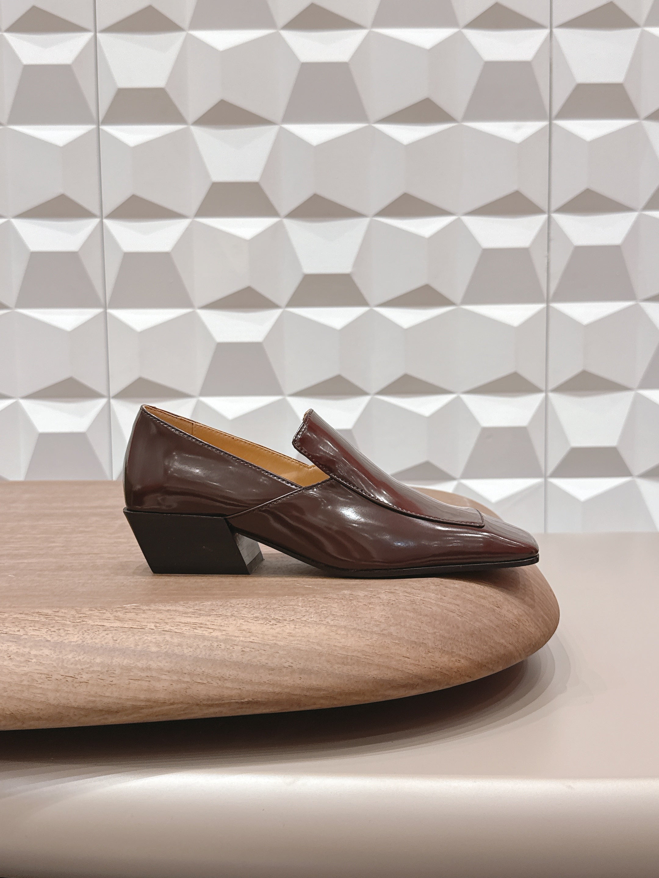 BOTTEGA VENETA 26S VENTURA LOAFERS 40 MM BROWN GLOSSY CALFSKIN