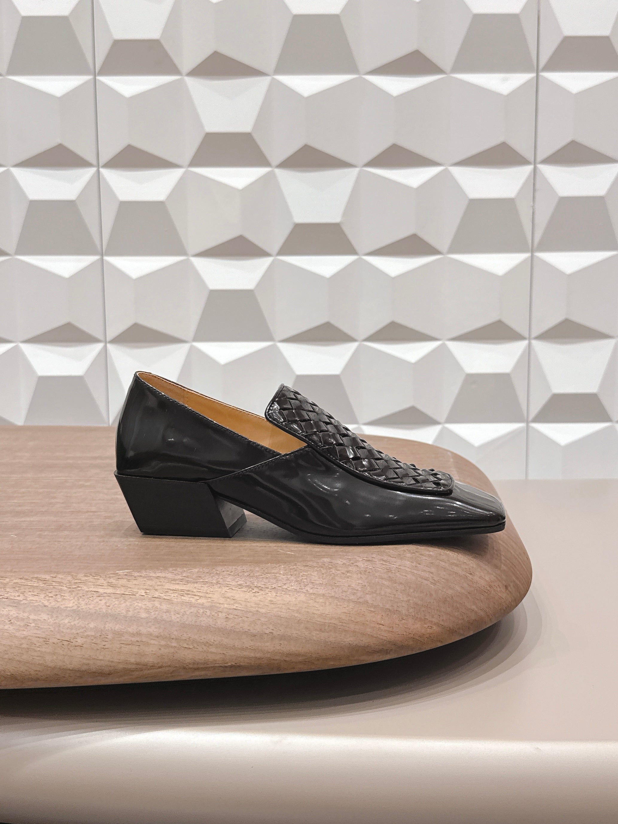 BOTTEGA VENETA 26S VENTURA LOAFERS 40 MM IN BLACK INTRECCIATO CALFSKIN