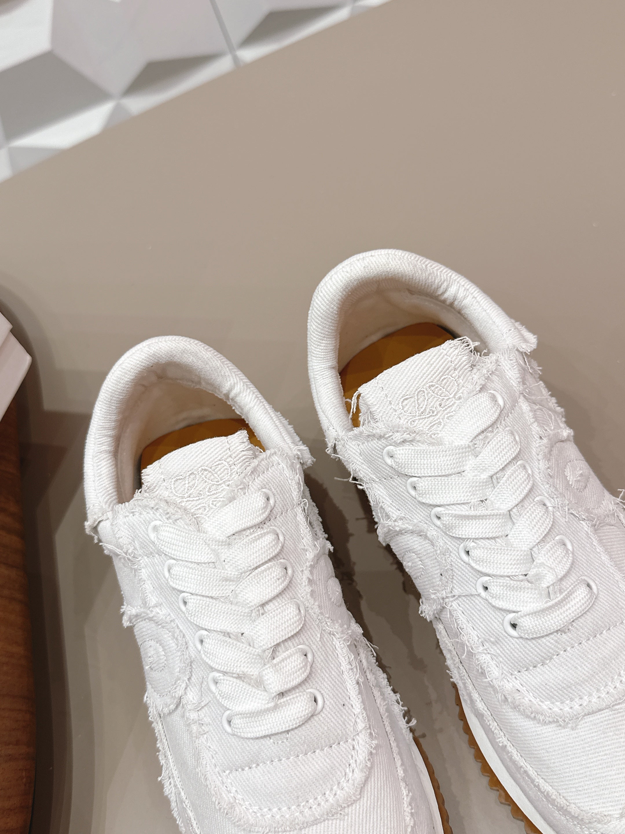 LOEWE 26S FLOW RUNNER SNEAKER IN WHITE DENIM