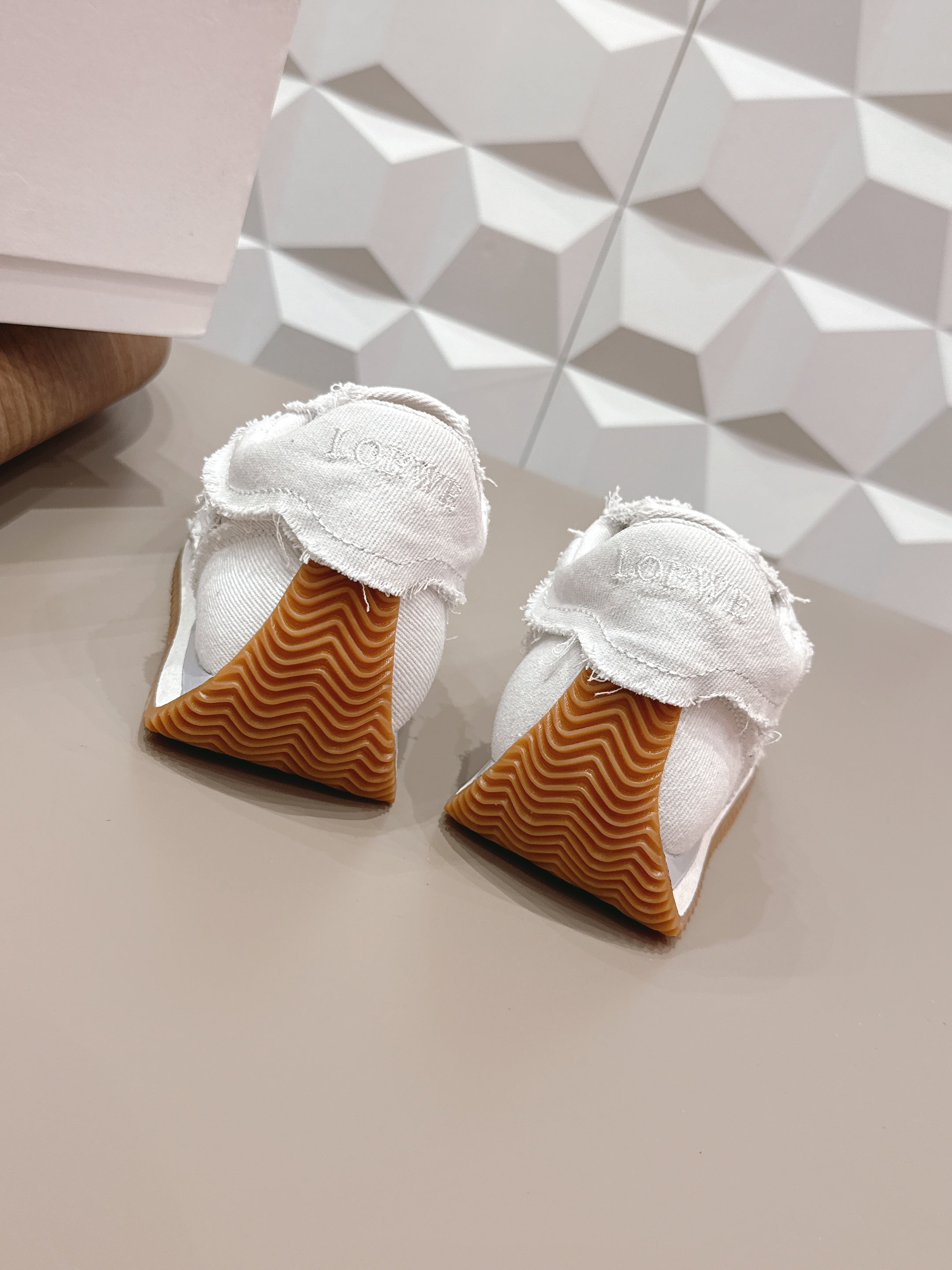 LOEWE 26S FLOW RUNNER SNEAKER IN WHITE DENIM