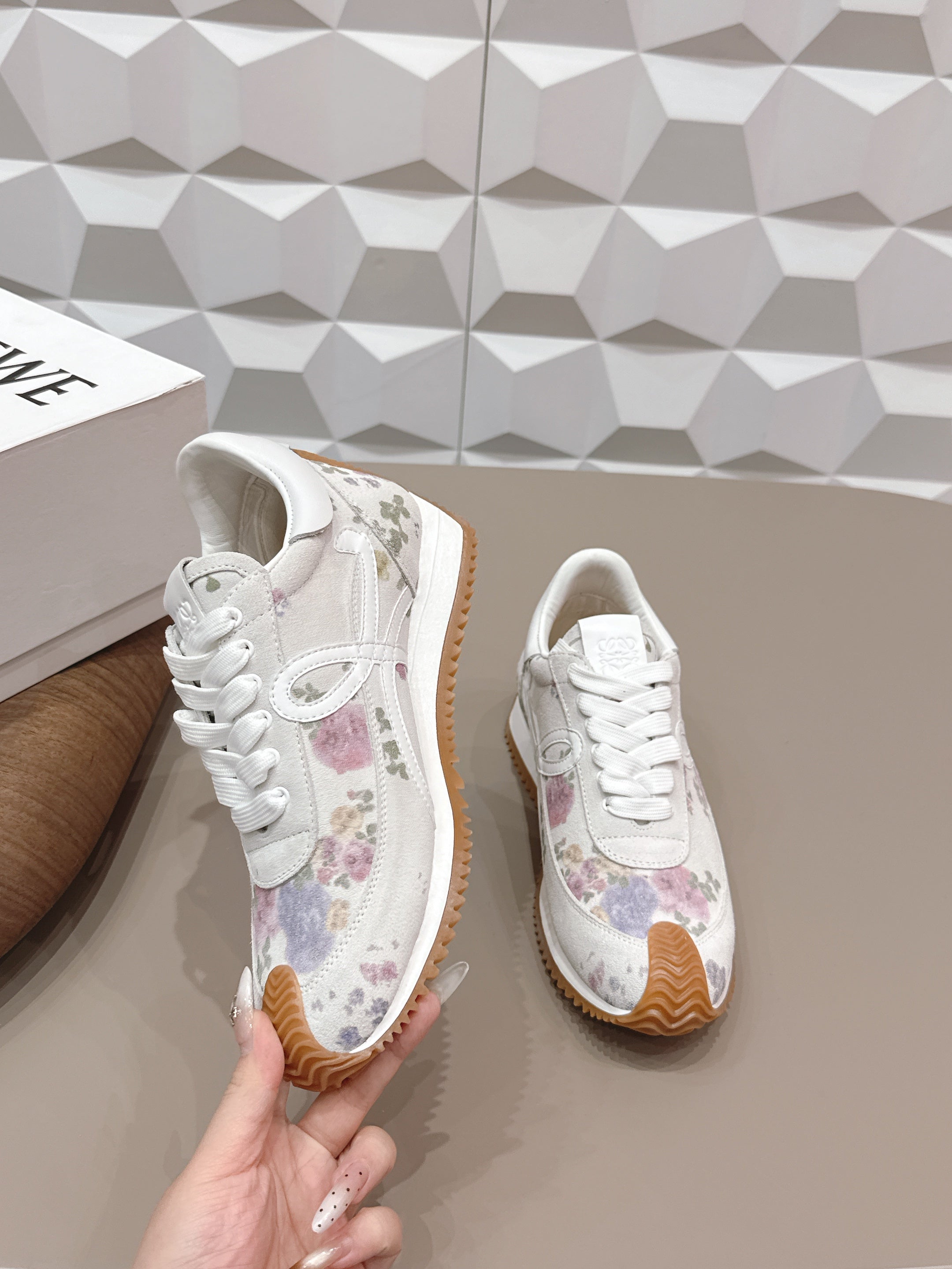 LOEWE 26S FLOW RUNNER SNEAKER IN WHITE FLORAL PATTERN SUEDE AND CALFSKIN