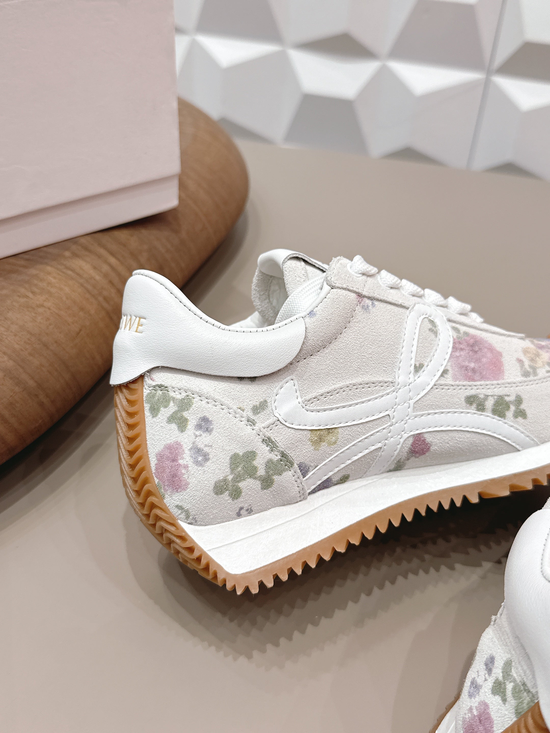 LOEWE 26S FLOW RUNNER SNEAKER IN WHITE FLORAL PATTERN SUEDE AND CALFSKIN