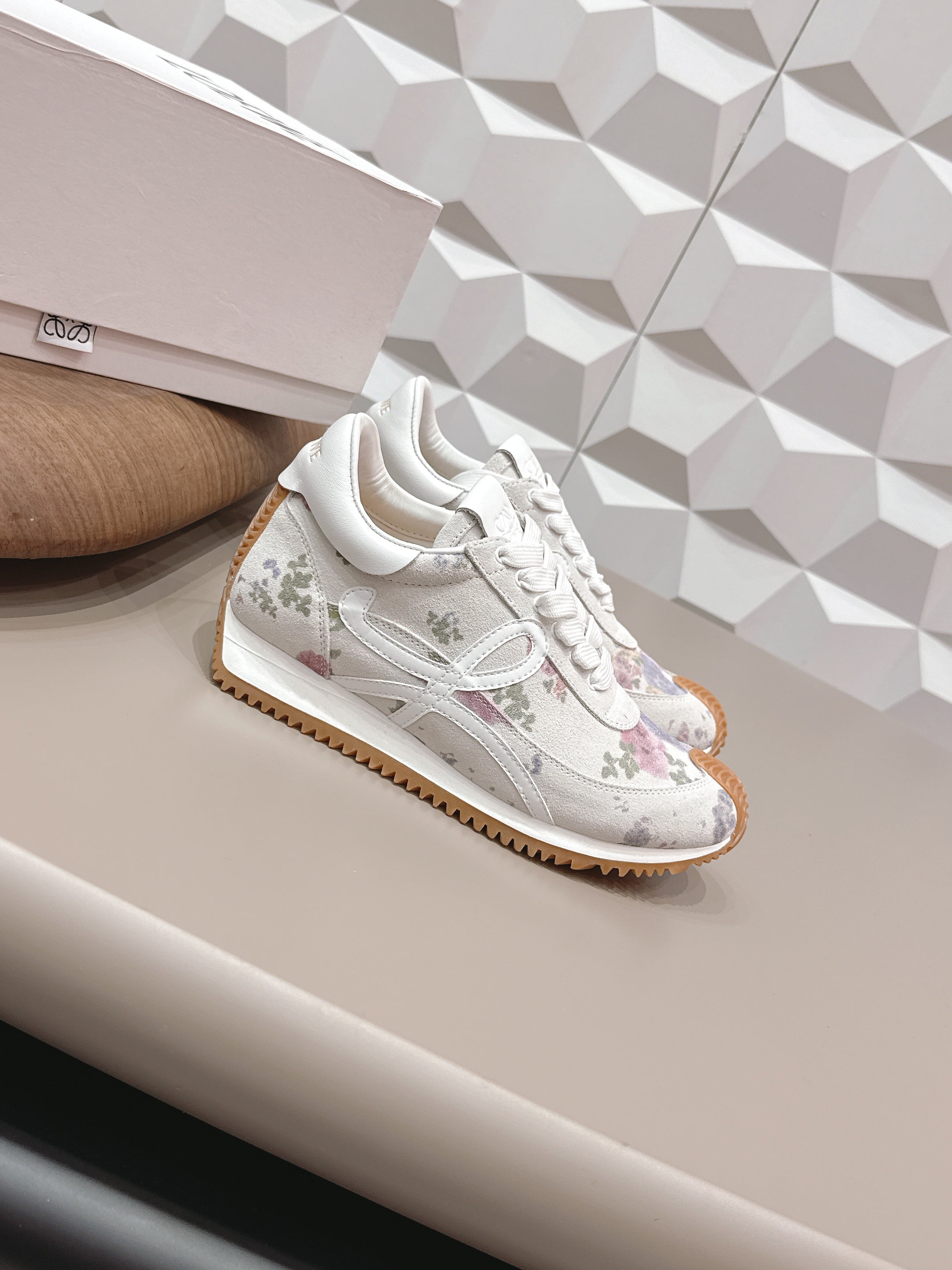 LOEWE 26S FLOW RUNNER SNEAKER IN WHITE FLORAL PATTERN SUEDE AND CALFSKIN