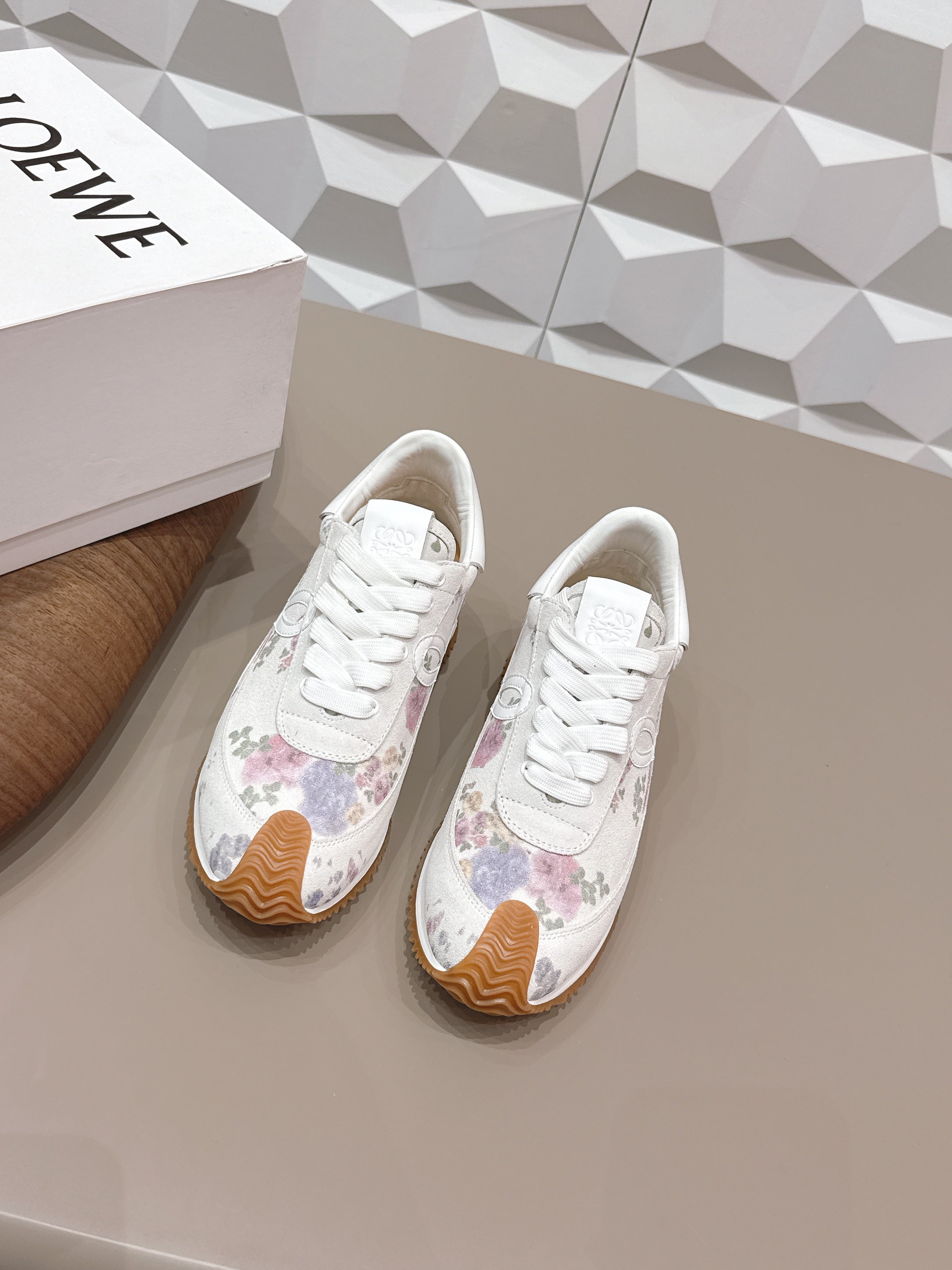 LOEWE 26S FLOW RUNNER SNEAKER IN WHITE FLORAL PATTERN SUEDE AND CALFSKIN