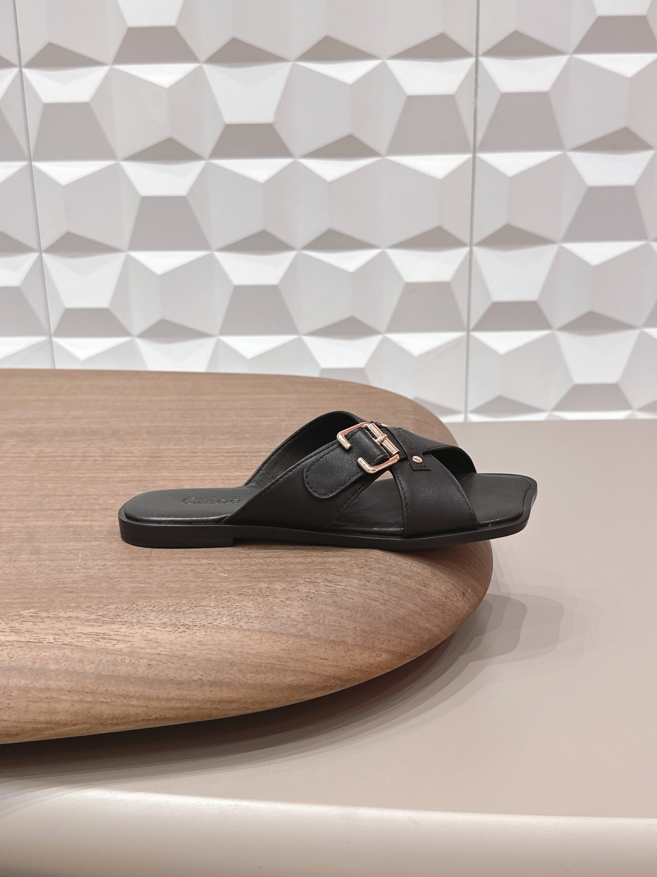 CHLOÉ 26S SANDALS IN BLACK CALFSKIN