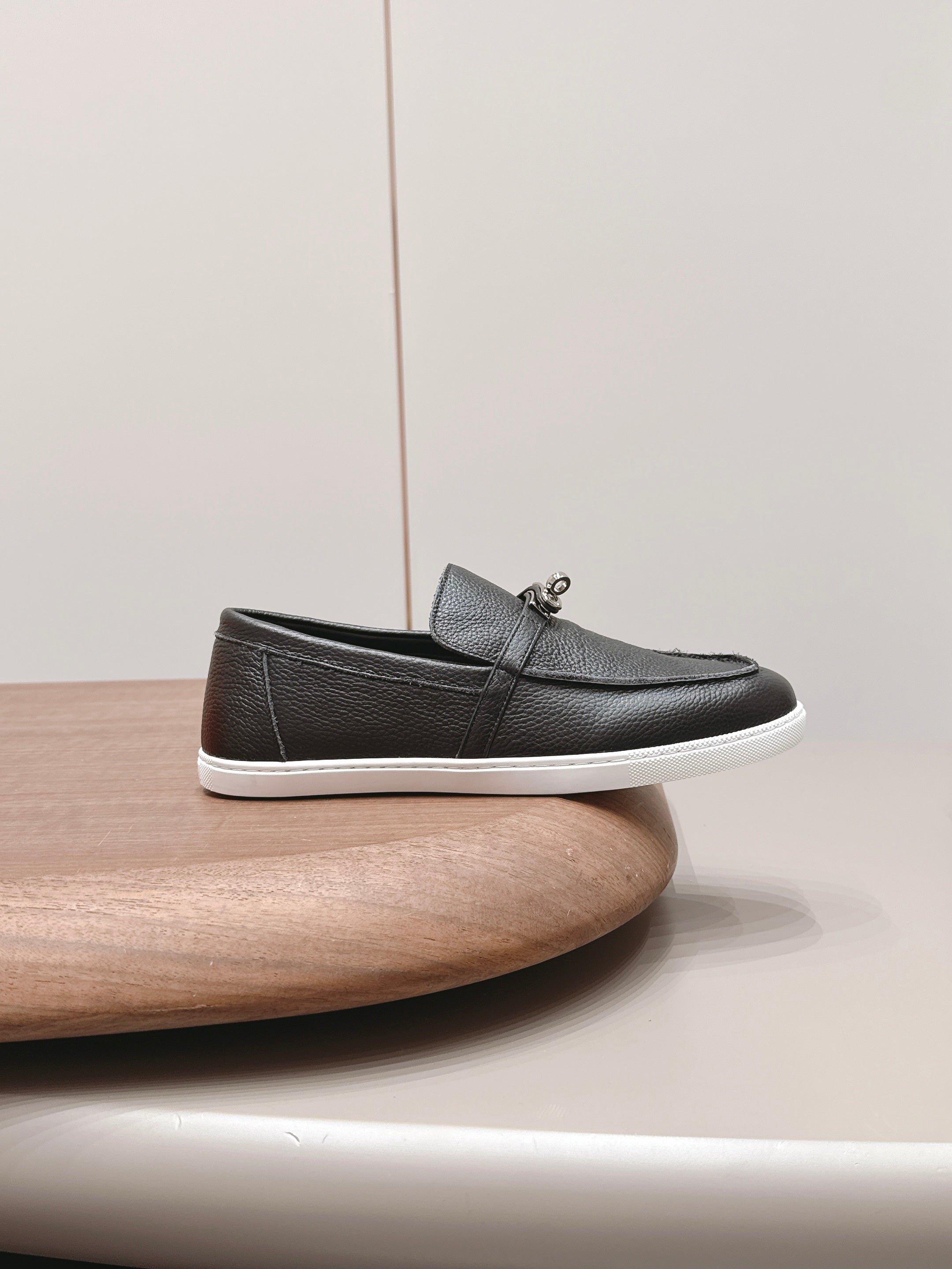 HM 26S KELLY PARIS LOAFERS IN BLACK CALFSKIN SILVER HARDWARE