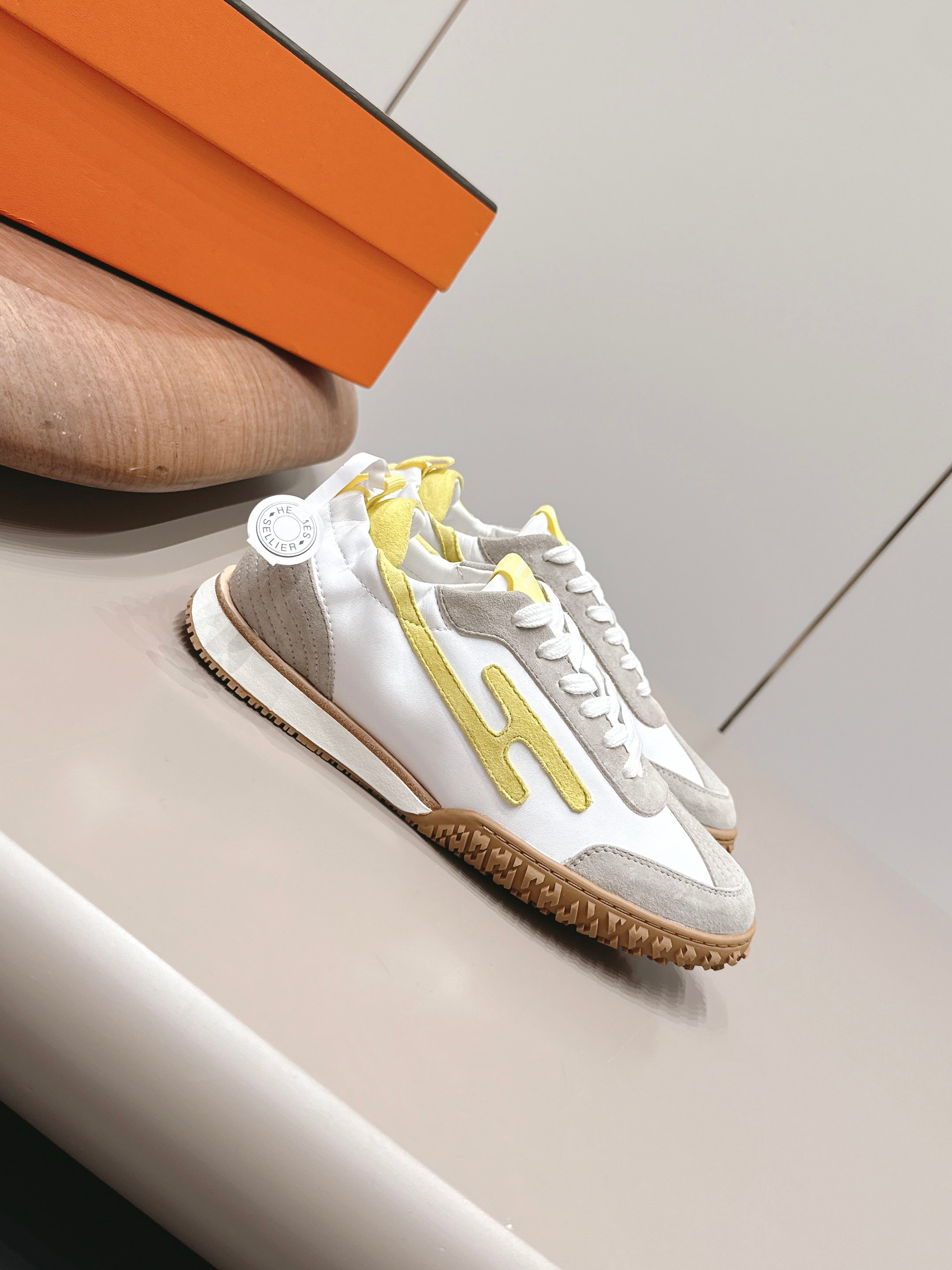 HM 26S BOUNCING SNEAKERS IN WHITE CALFSKIN AND LIGHT GREY YELLOW SUEDE