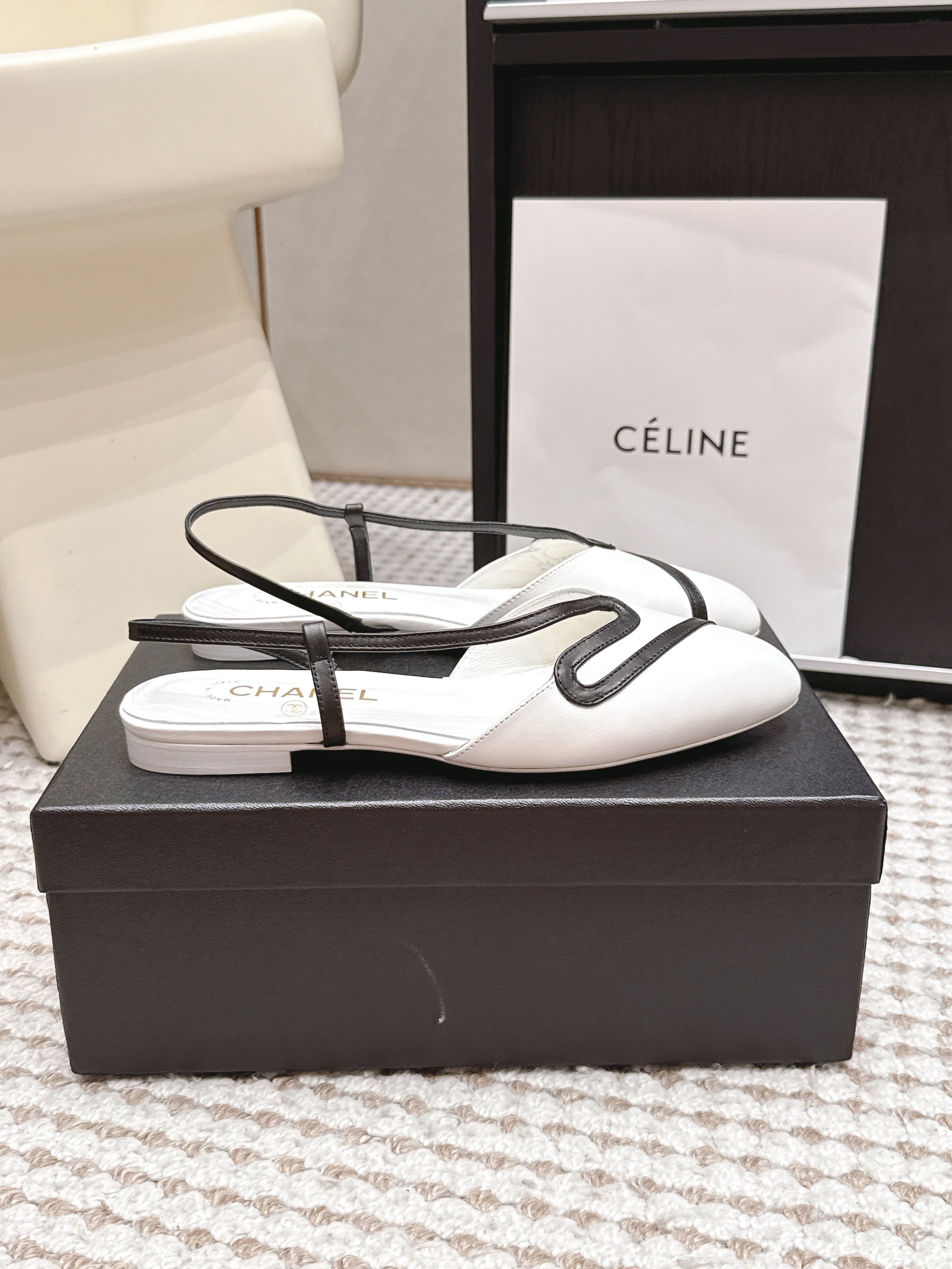 CHANEL 26S SLINGBACK FLATS IN WHITE CALFSKIN WITH BLACK TRIM
