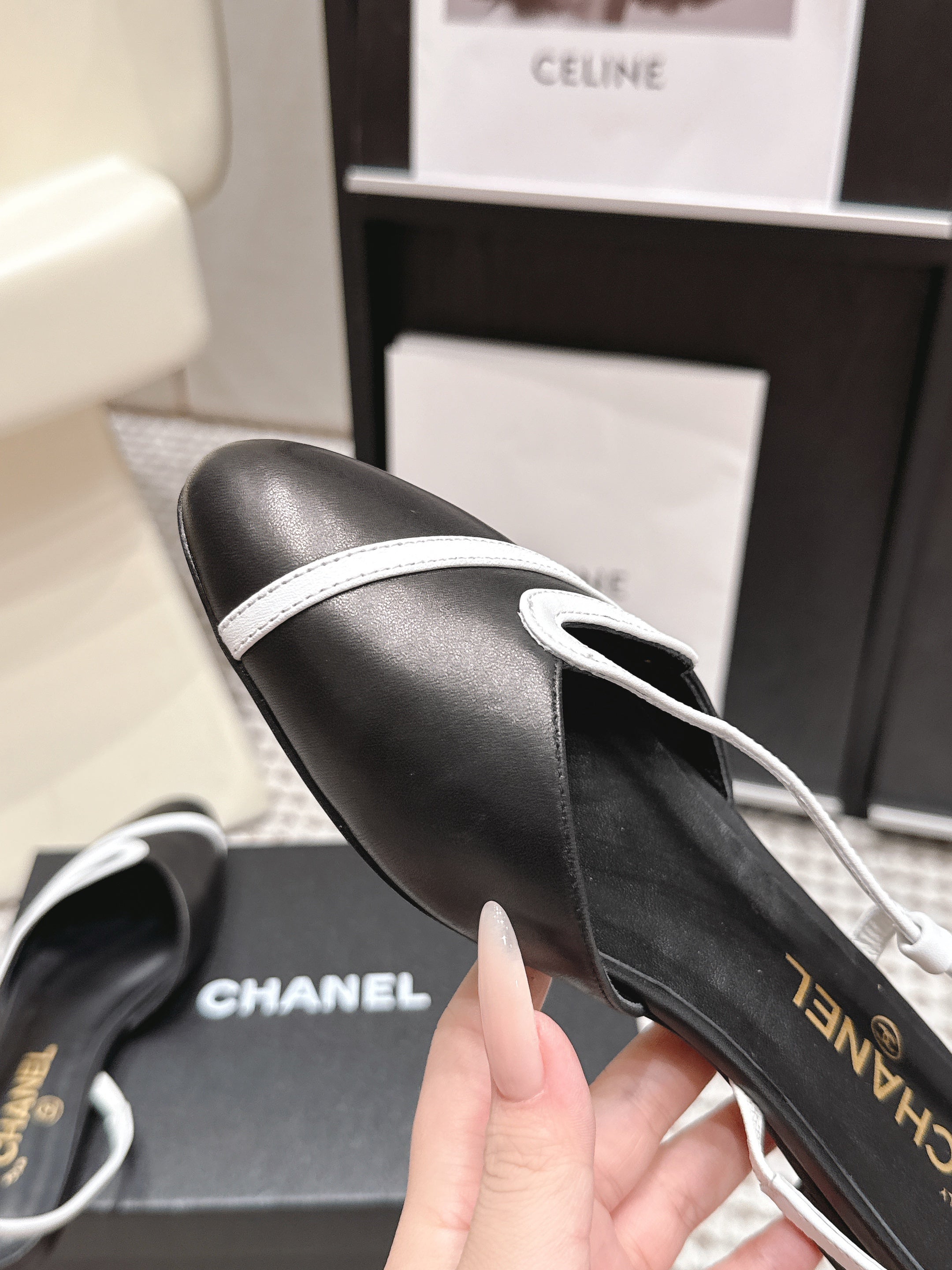 CHANEL 26S SLINGBACK FLATS IN BLACK CALFSKIN WITH WHITE TRIM
