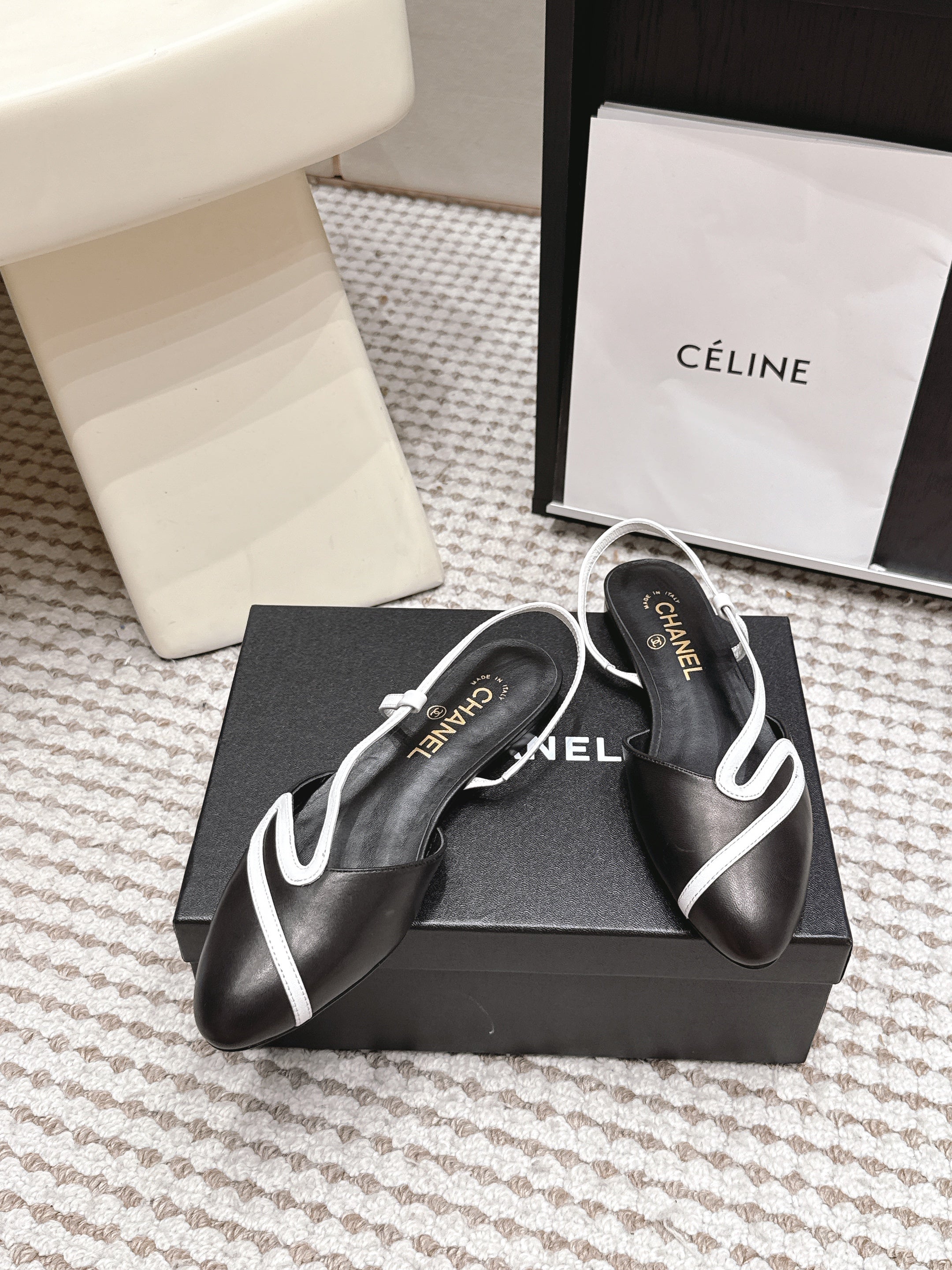 CHANEL 26S SLINGBACK FLATS IN BLACK CALFSKIN WITH WHITE TRIM