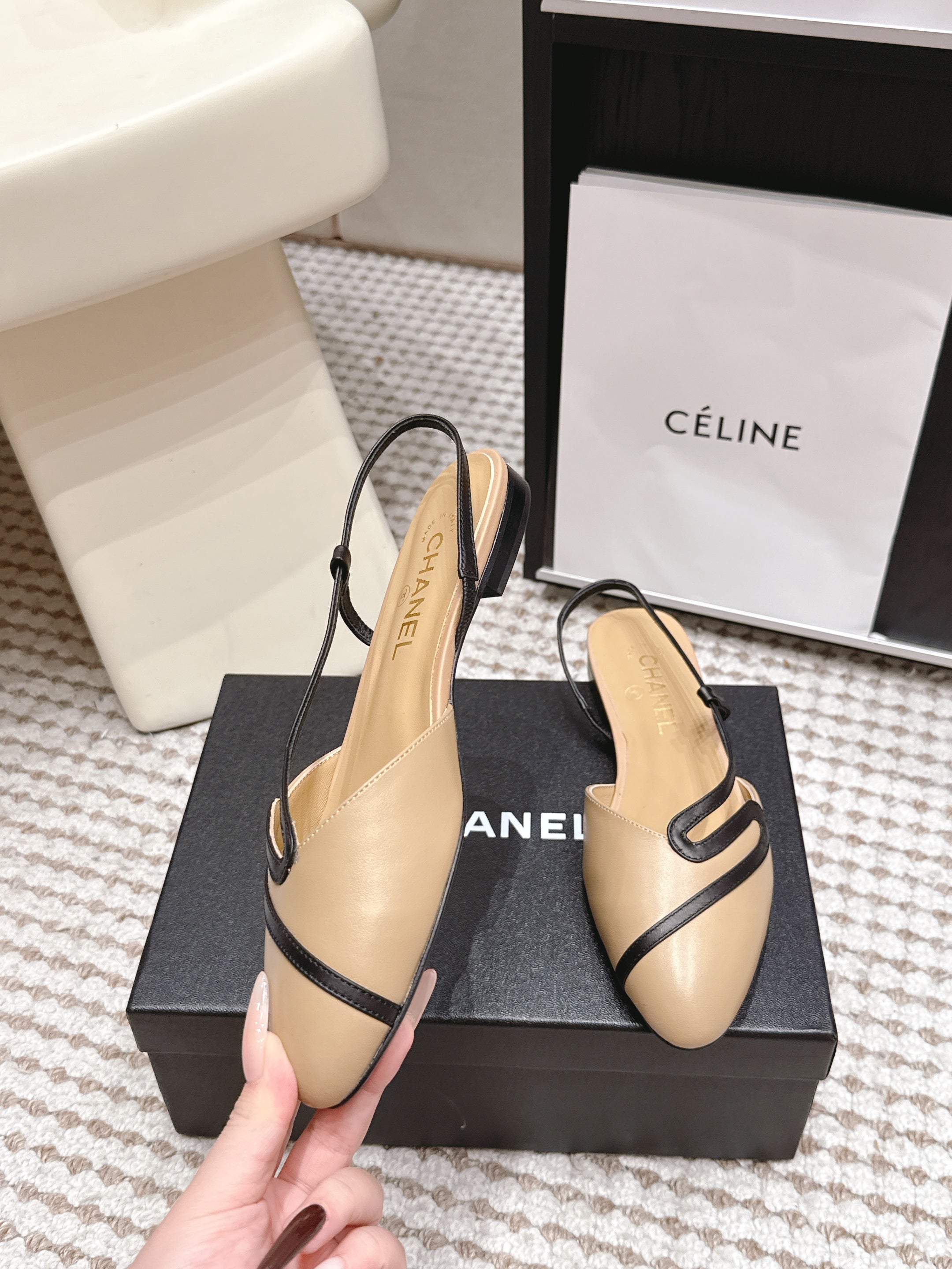 CHANEL 26S SLINGBACK FLATS IN BEIGE CALFSKIN WITH BLACK TRIM