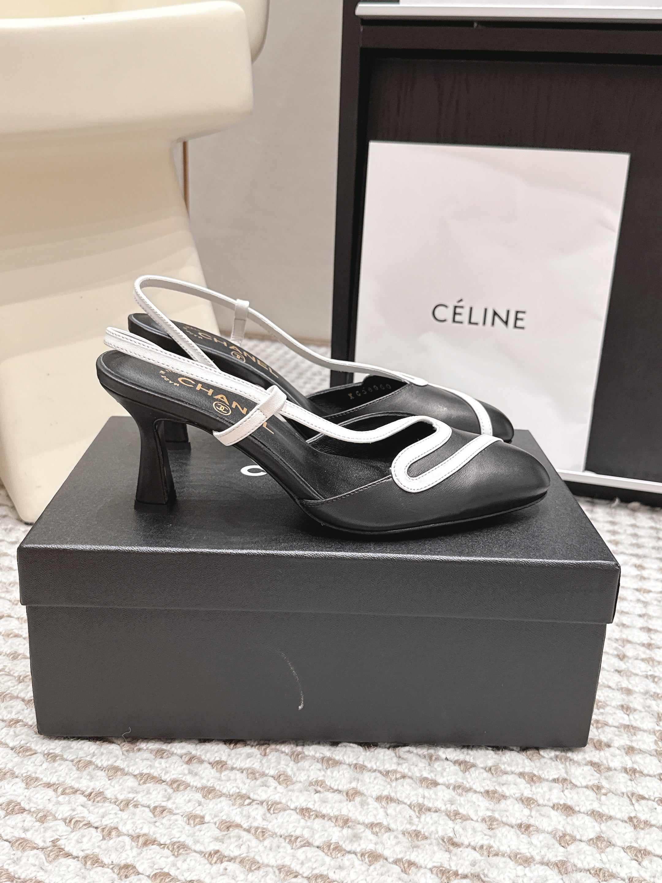 CHANEL 26S HIGH-HEEL SLINGBACKS IN BLACK CALFSKIN WITH WHITE TRIM