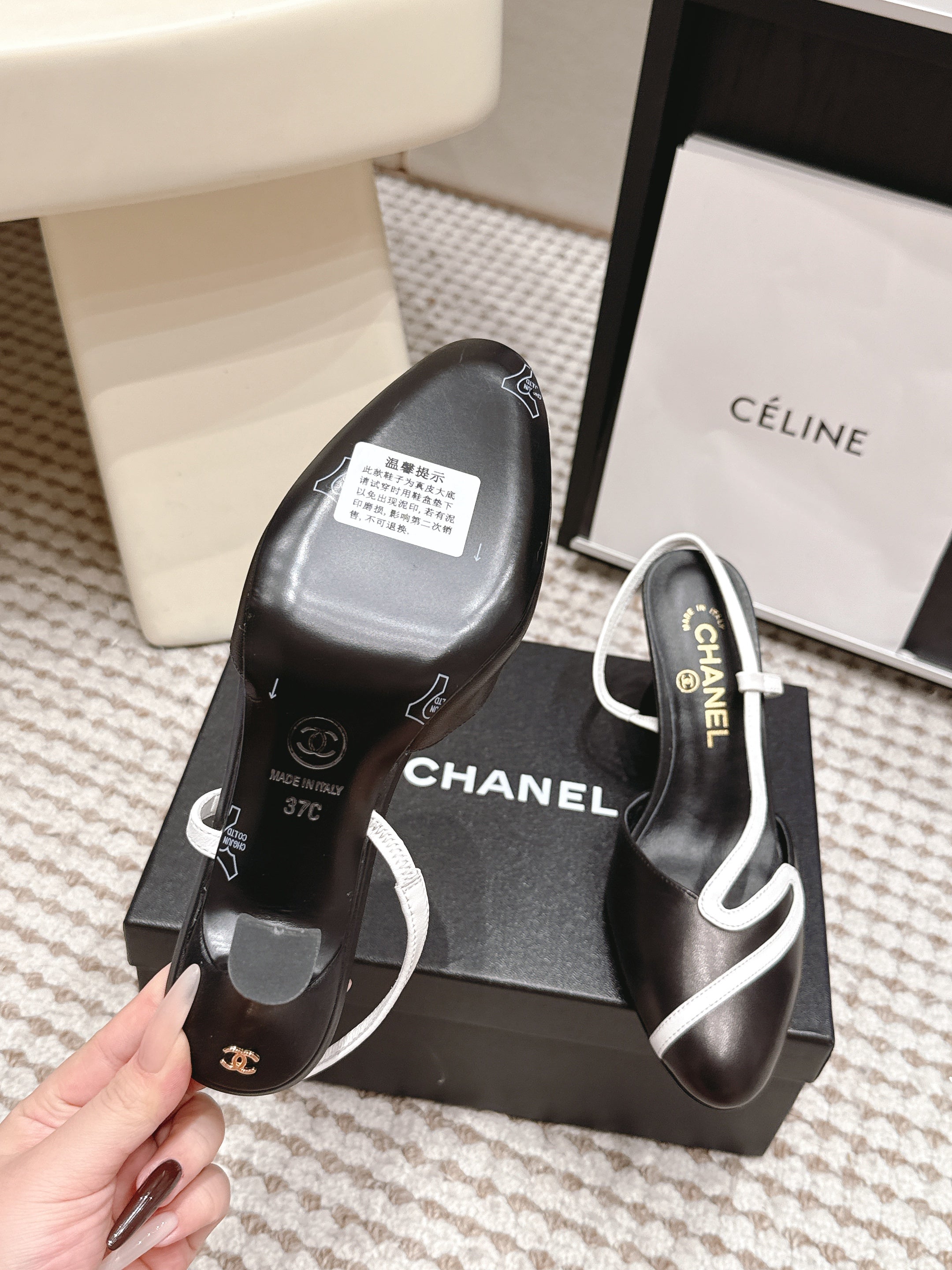 CHANEL 26S HIGH-HEEL SLINGBACKS IN BLACK CALFSKIN WITH WHITE TRIM
