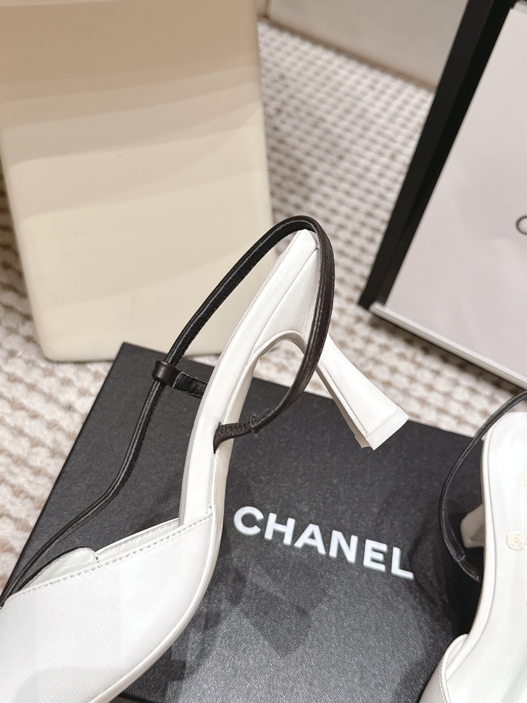 CHANEL 26S HIGH-HEEL SLINGBACKS IN WHITE CALFSKIN WITH BLACK TRIM