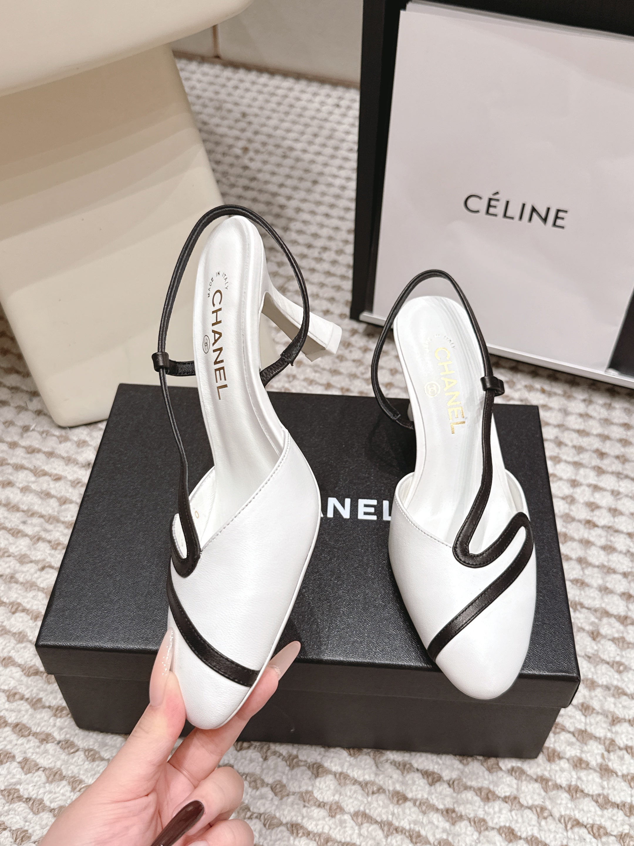 CHANEL 26S HIGH-HEEL SLINGBACKS IN WHITE CALFSKIN WITH BLACK TRIM