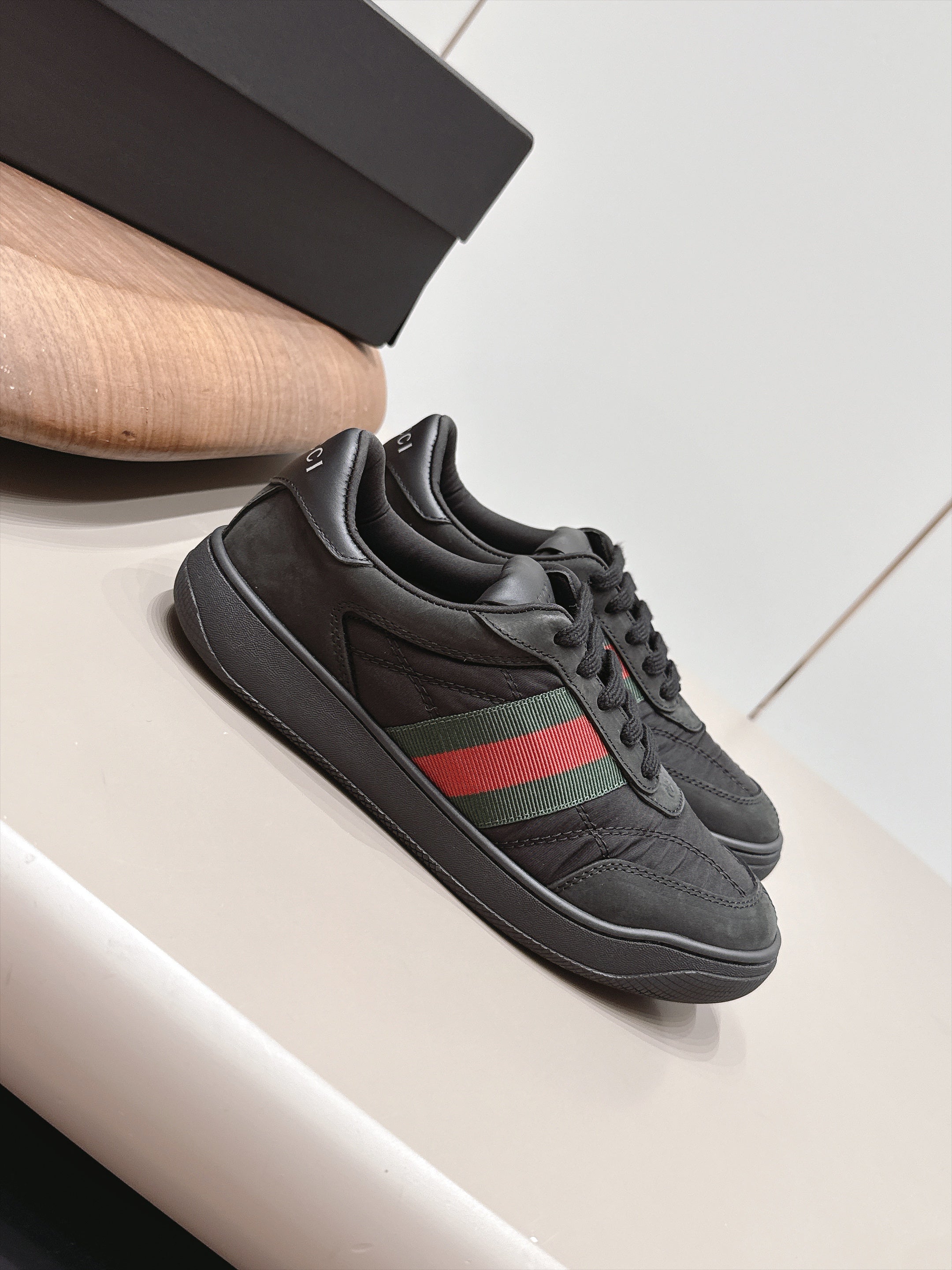 GUCCI 26S SNEAKERS IN BLACK SUEDE AND FABRIC