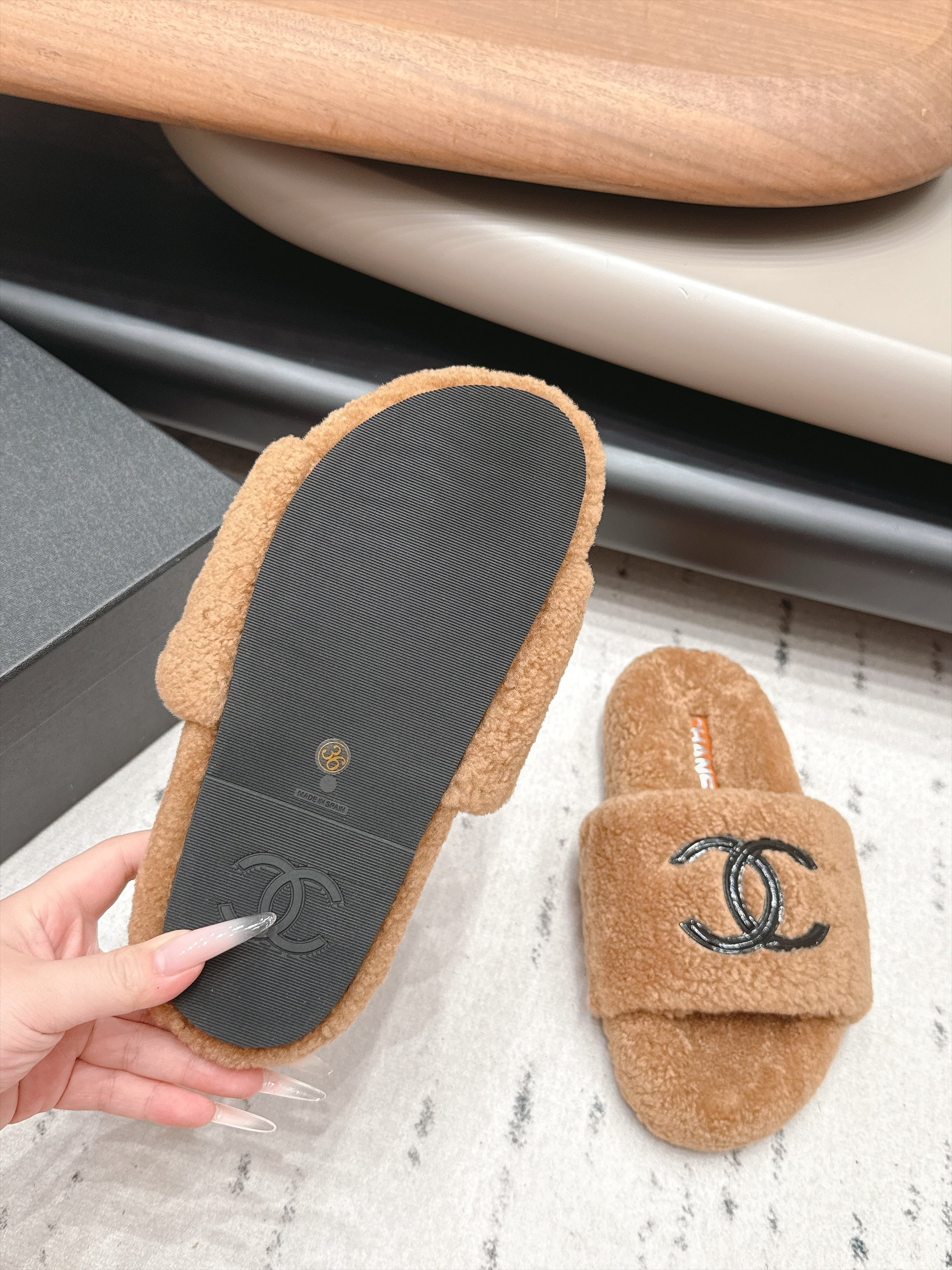 CHANEL 26S SLIDE MULES IN BROWN SHEARLING AND BLACK CC LOGO