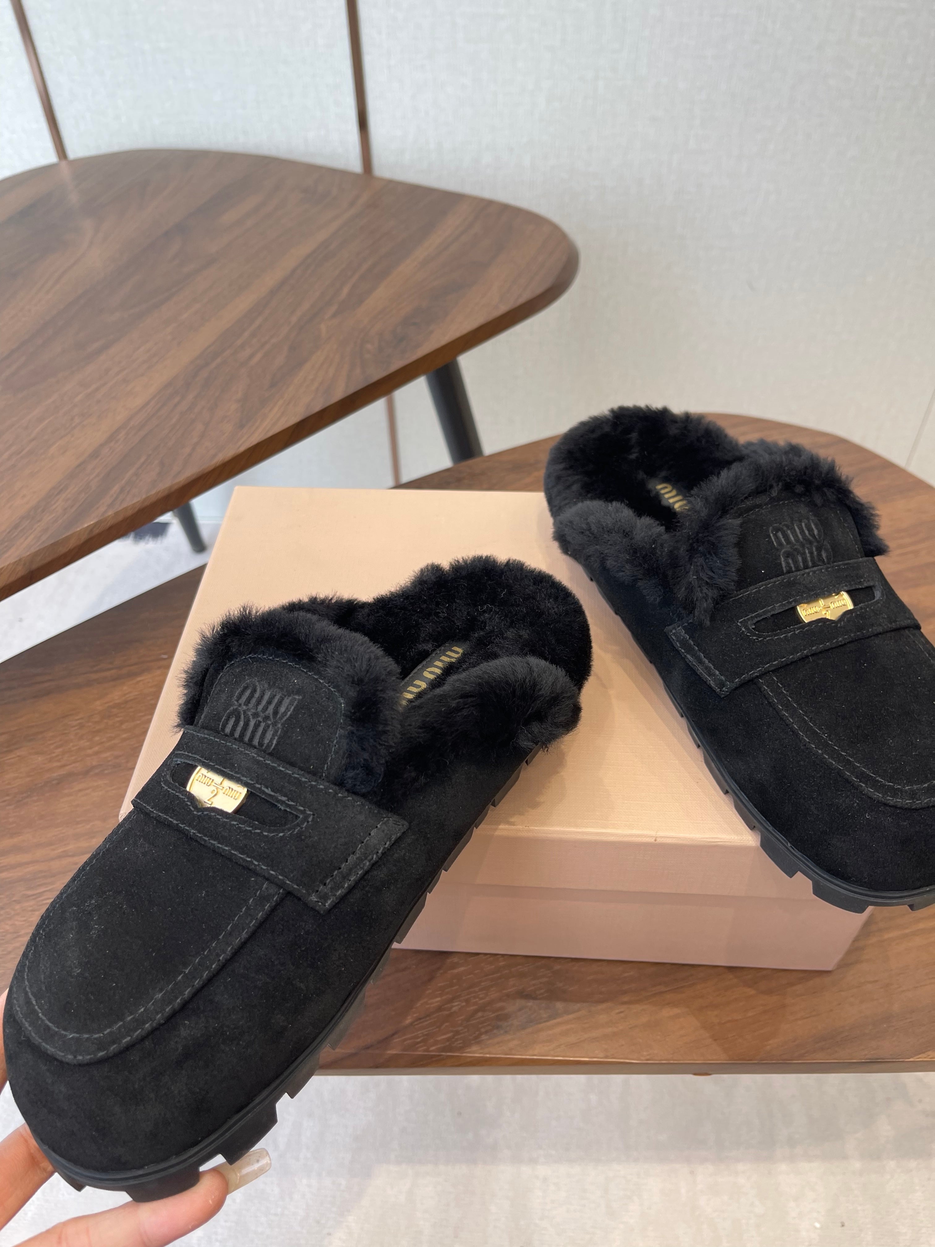 MIUMIU 25S MULES SLIPPERS SHEEPWOOL IN BLACK SUEDE