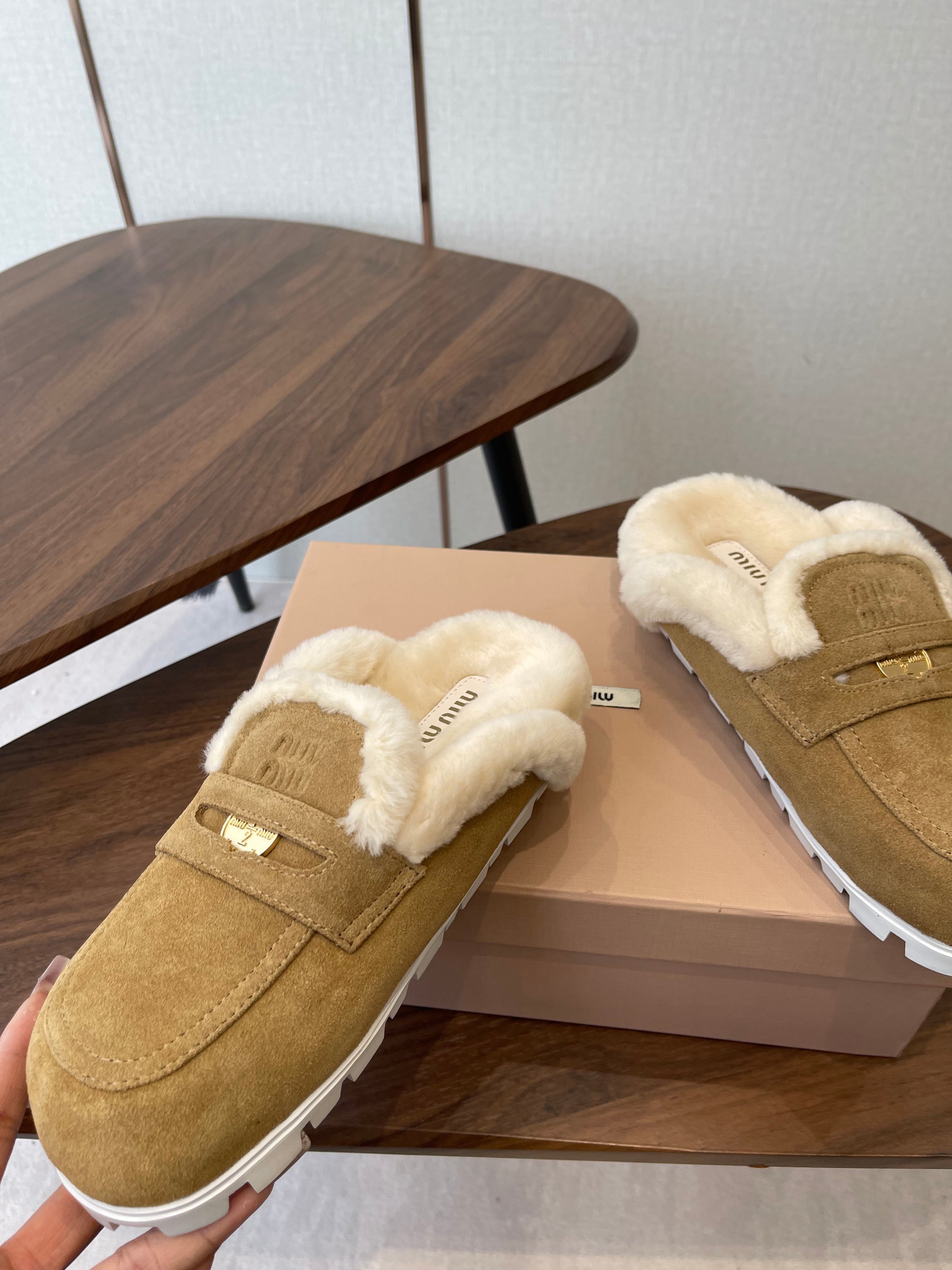 MIUMIU 25S MULES SLIPPERS SHEEPWOOL IN BROWN SUEDE