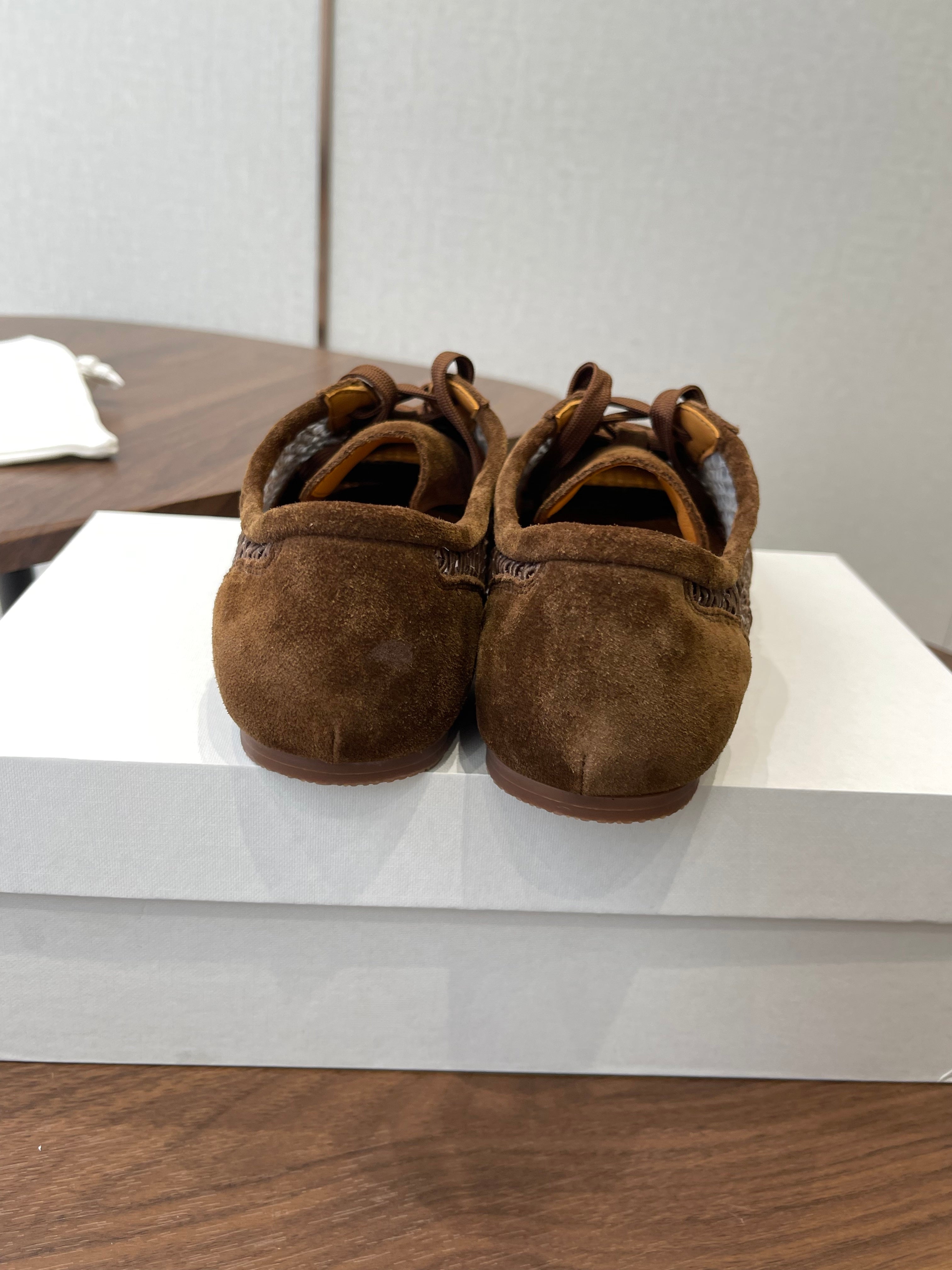 THE ROW 26S LACE UP SNEAKERS IN CARAMEL BROWN SUEDE