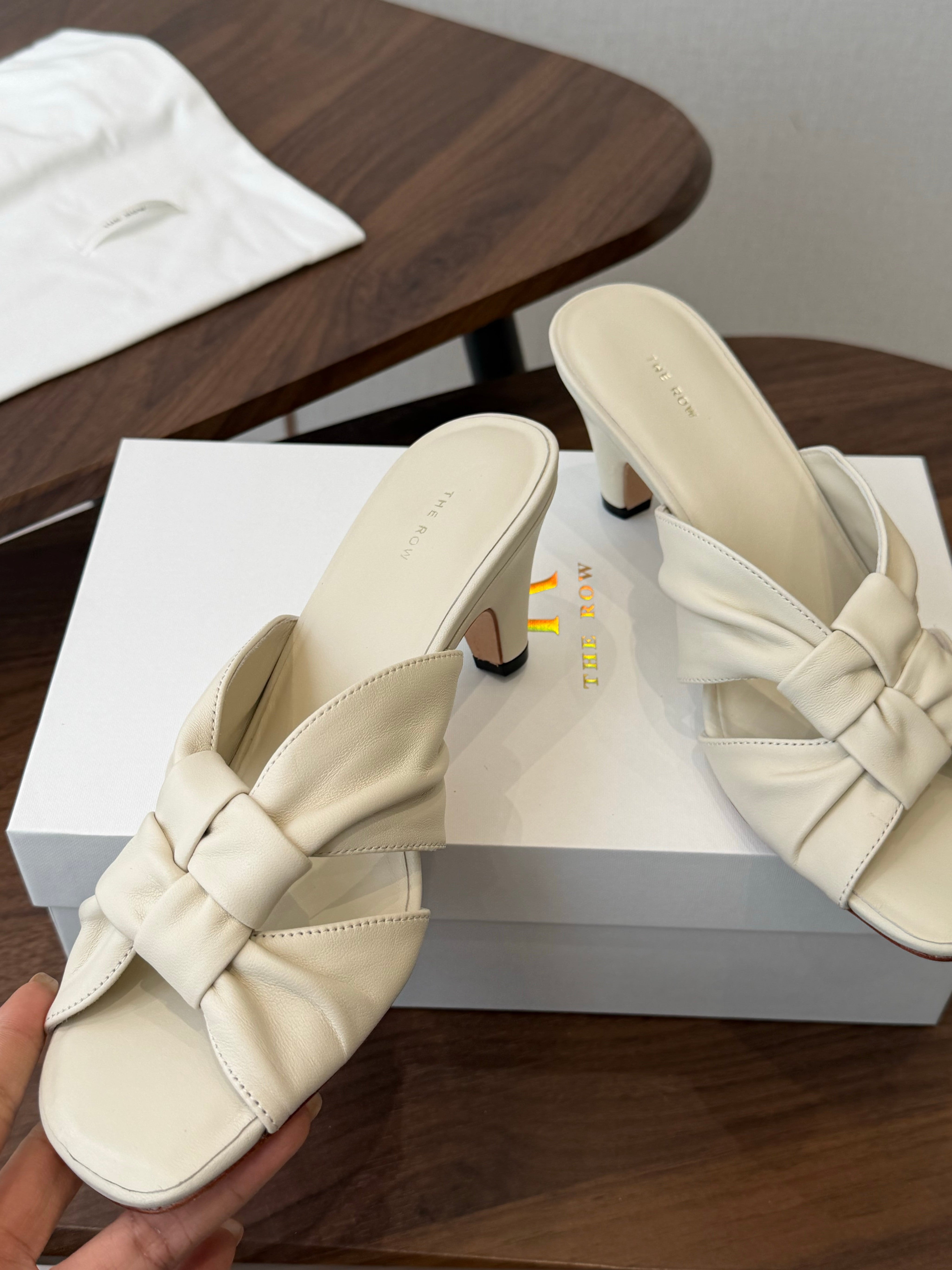 THE ROW 26S KNOT HEELED SLIDE SANDALS 35MM IN IVORY WHITE LAMBSKIN