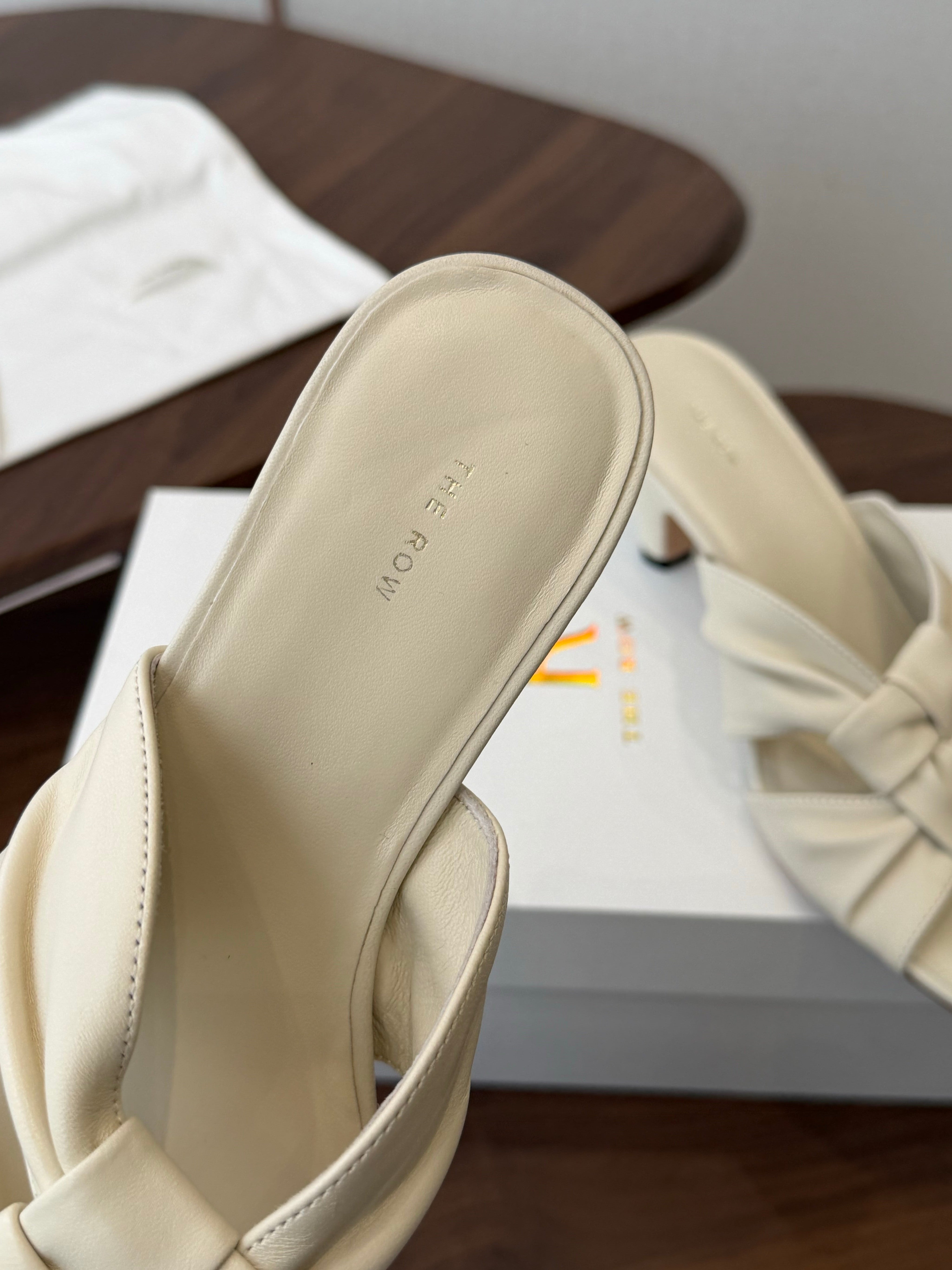 THE ROW 26S KNOT HEELED SLIDE SANDALS 35MM IN IVORY WHITE LAMBSKIN