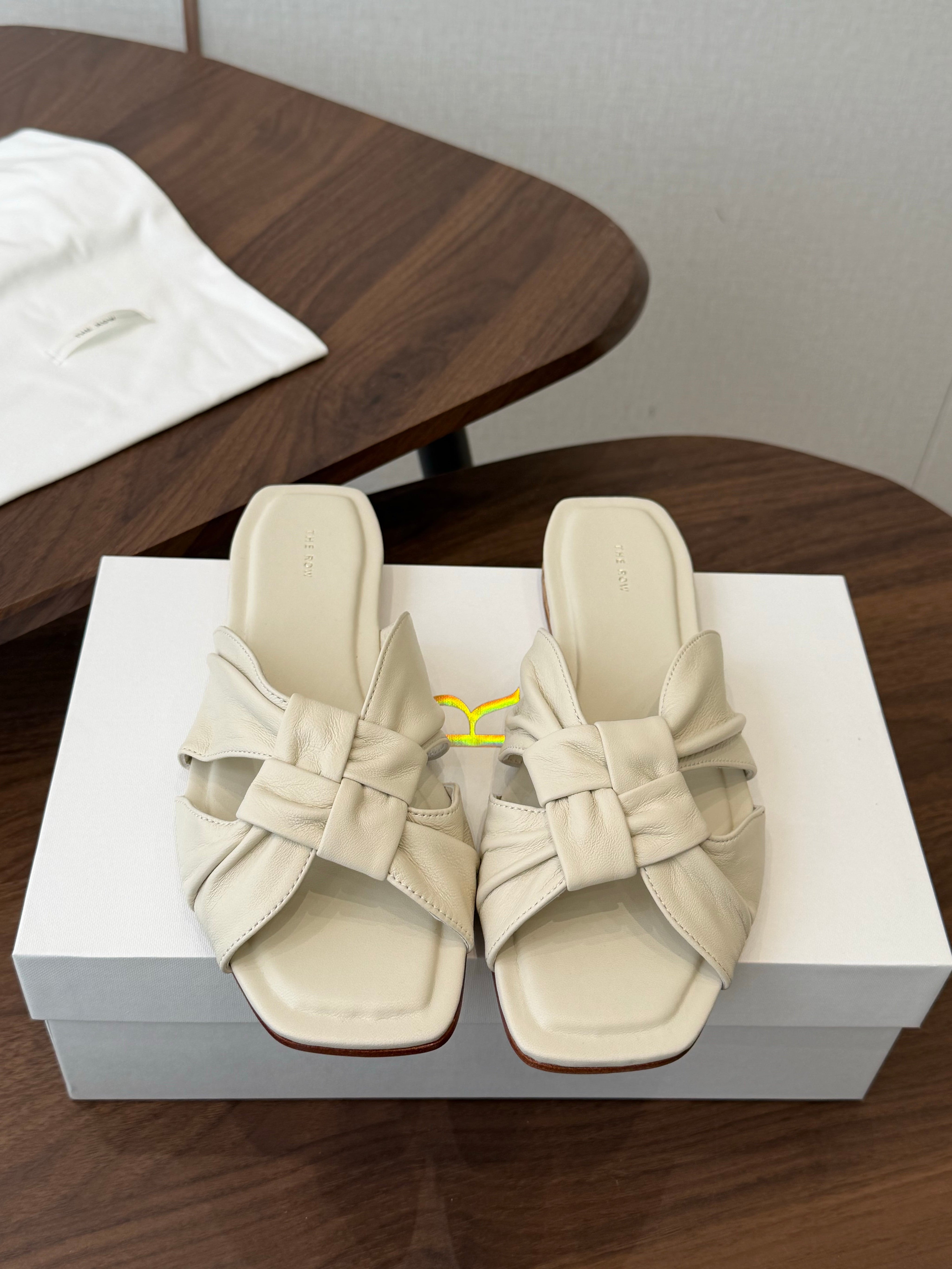 THE ROW 26S KNOT SLIDE SANDALS IN IVORY WHITE LAMBSKIN