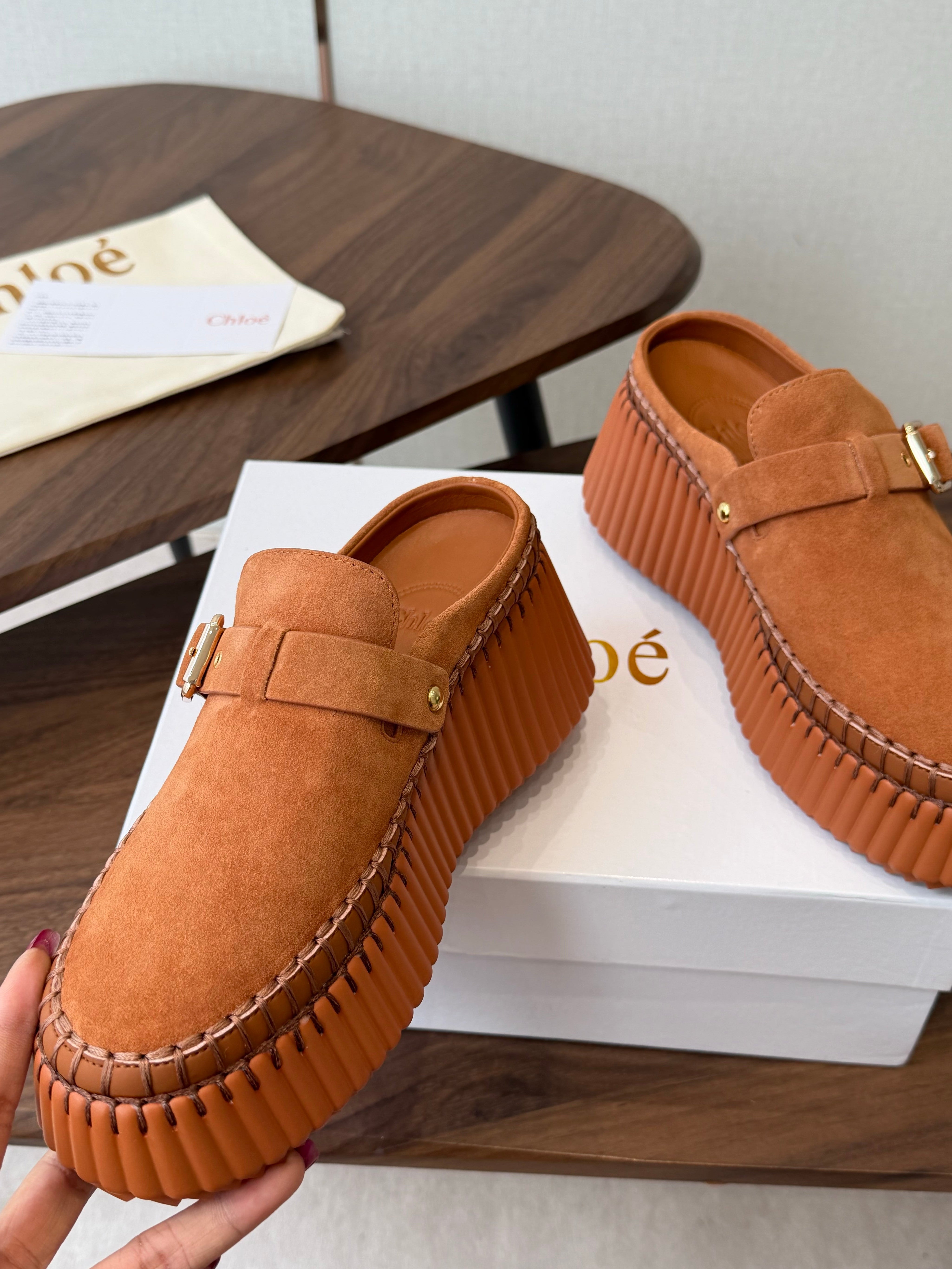 CHLOE 26S PLATFORM MULES IN BROWN SUEDE