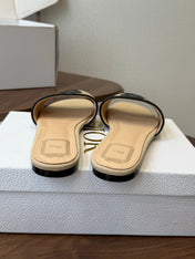 DIOR 26S D-BADGE FLAT SLIDE SANDALS IN BEIGE CANVAS AND BLACK CALFSKIN
