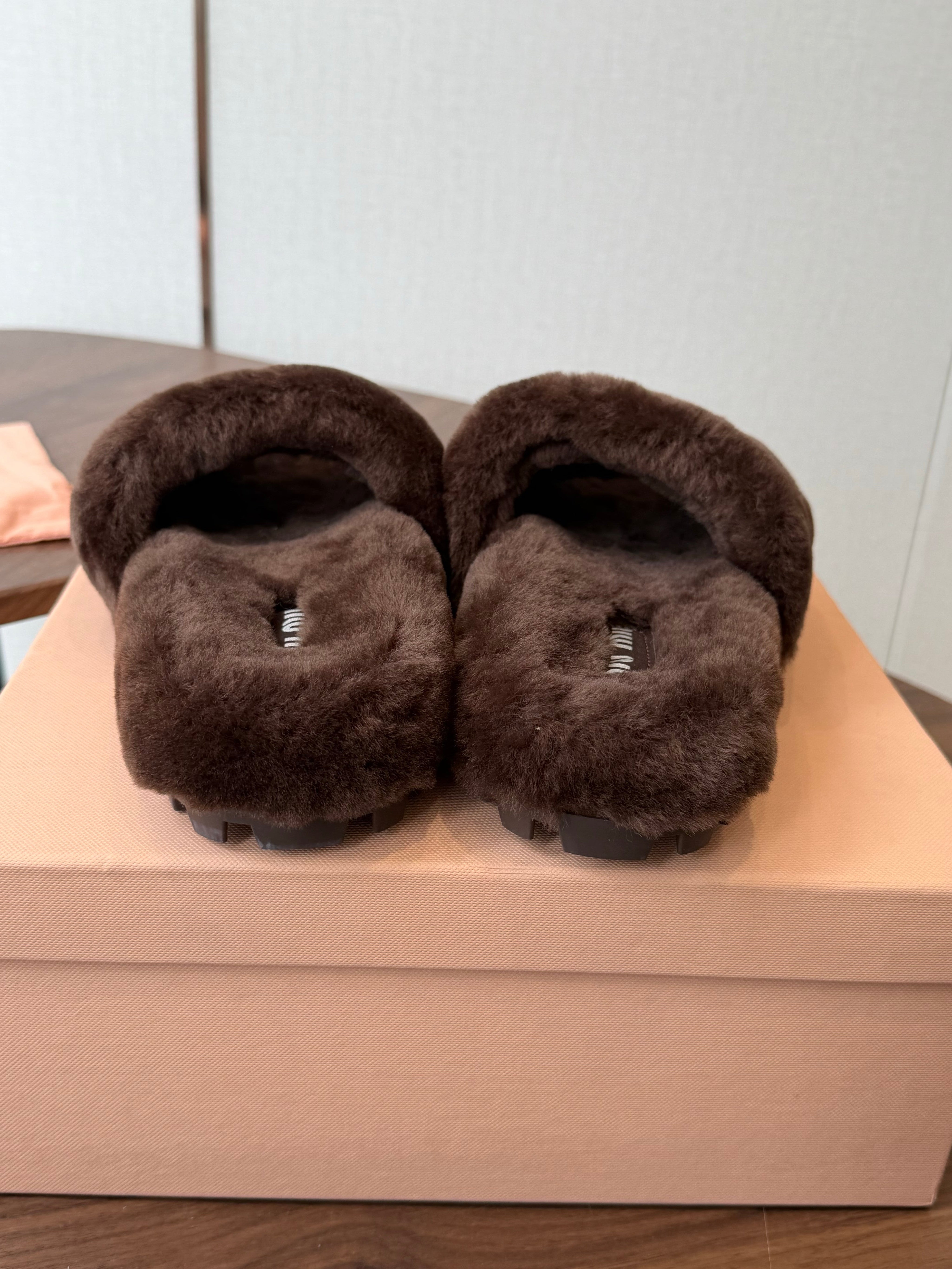 MIUMIU 26S CRYSTAL LOGO SLIDES IN DARK BROWN SHEARLING
