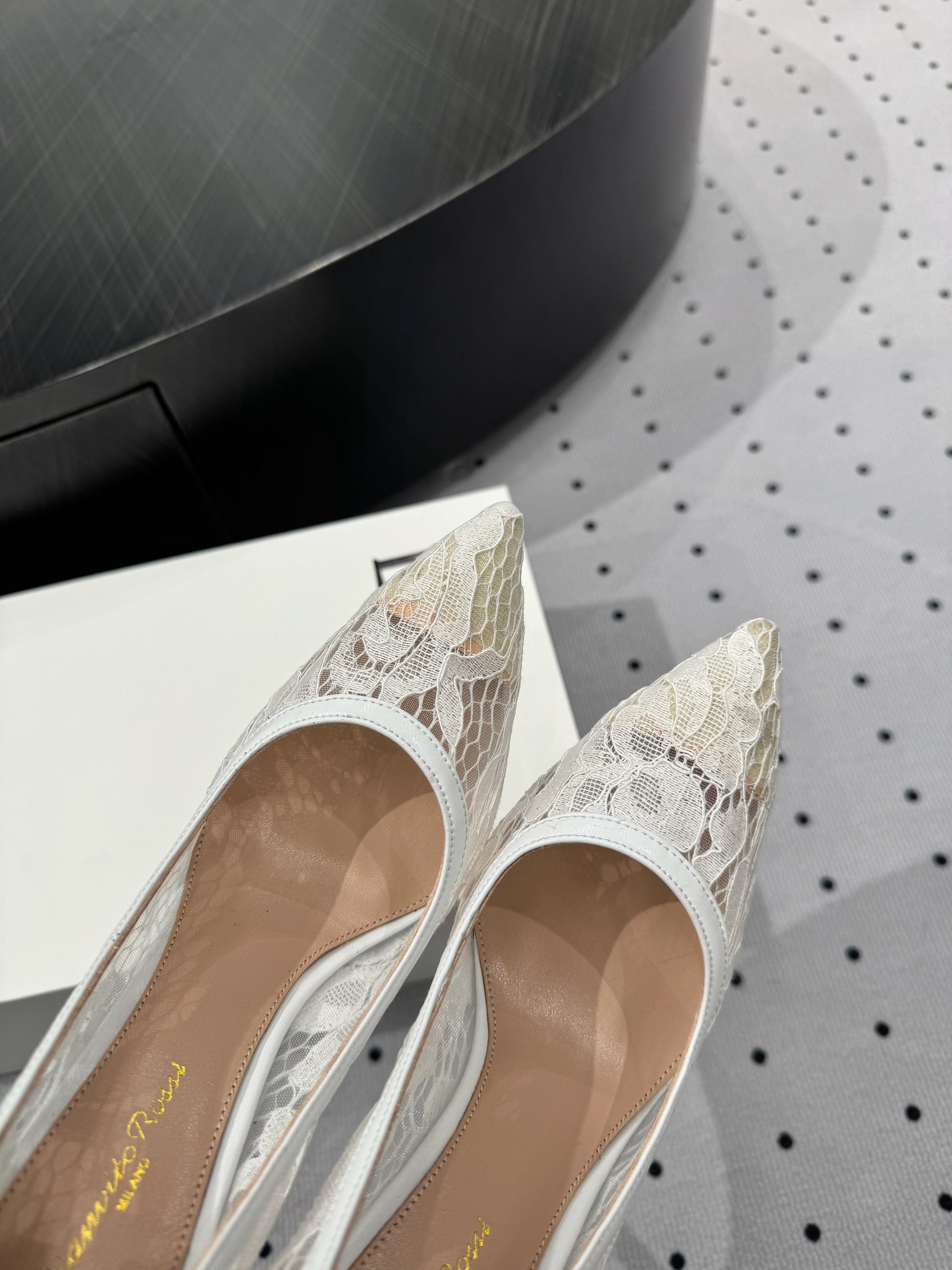 GIANVITO ROSSI 26S HIGH HEELS 105 MM IN WHITE LACE FABRIC