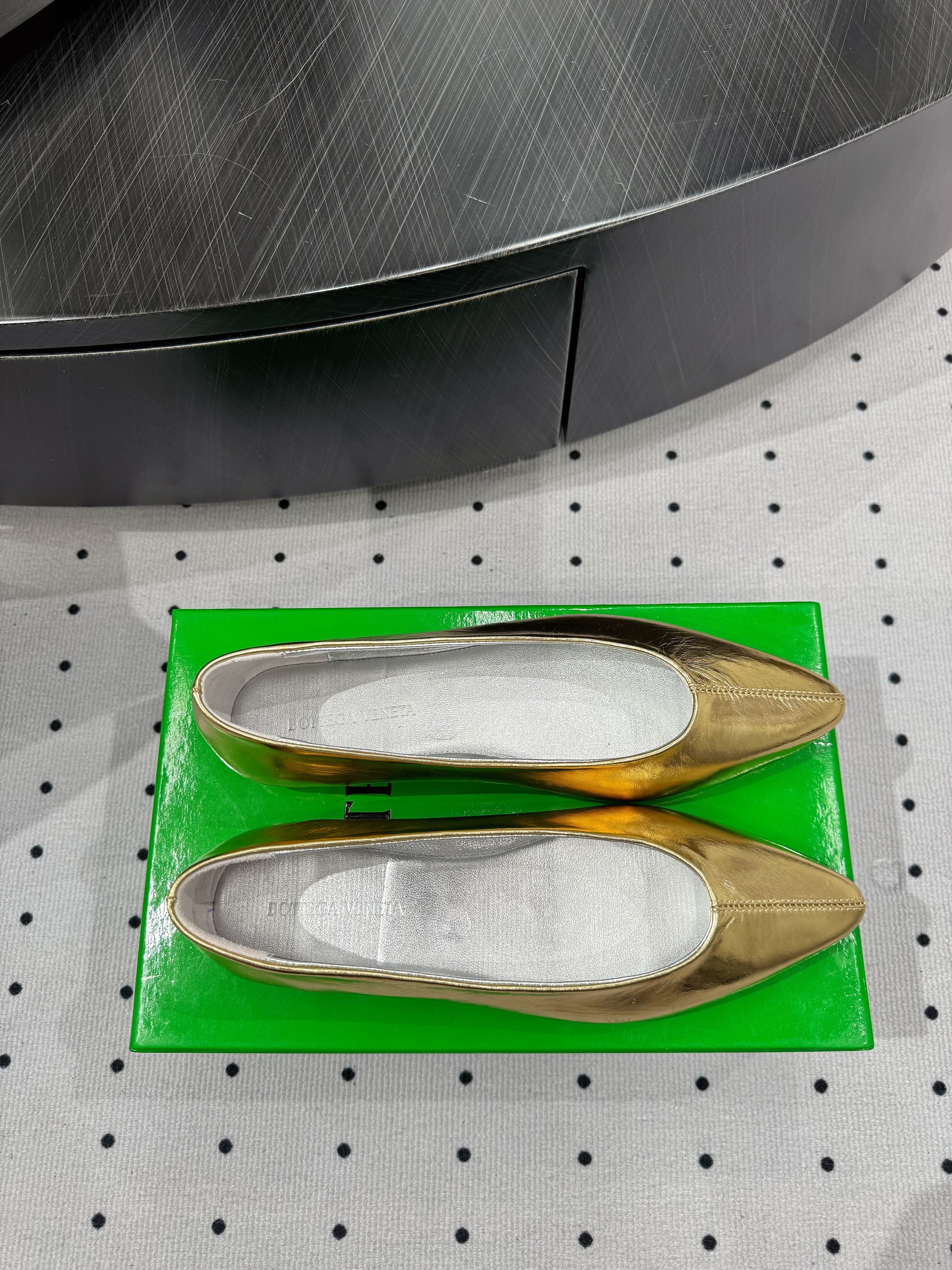 BOTTEGA VENETA 26S BALLET FLATS IN METALLIC GOLD CALFSKIN