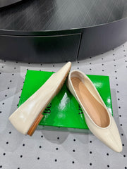 BOTTEGA VENETA 26S BALLET FLATS IN LIGHT BEIGE CALFSKIN