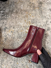 YSL 26S ANKLE BOOTS 70 MM IN DARK RED SHINY CALFSKIN