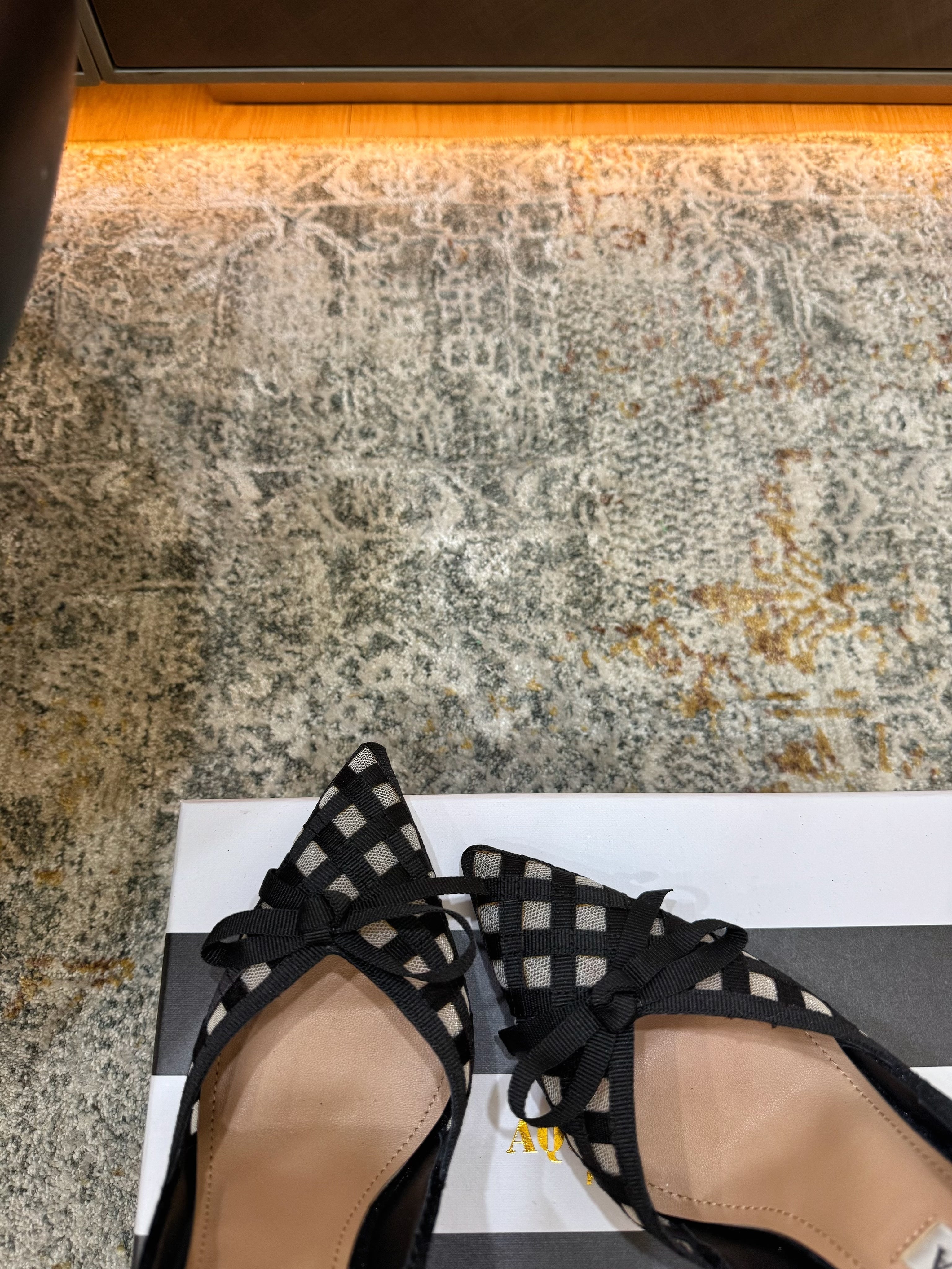 AQUAZZURA 26S BELGRAVIA PUMPS 105 MM IN BLACK VELVET WITH BOW