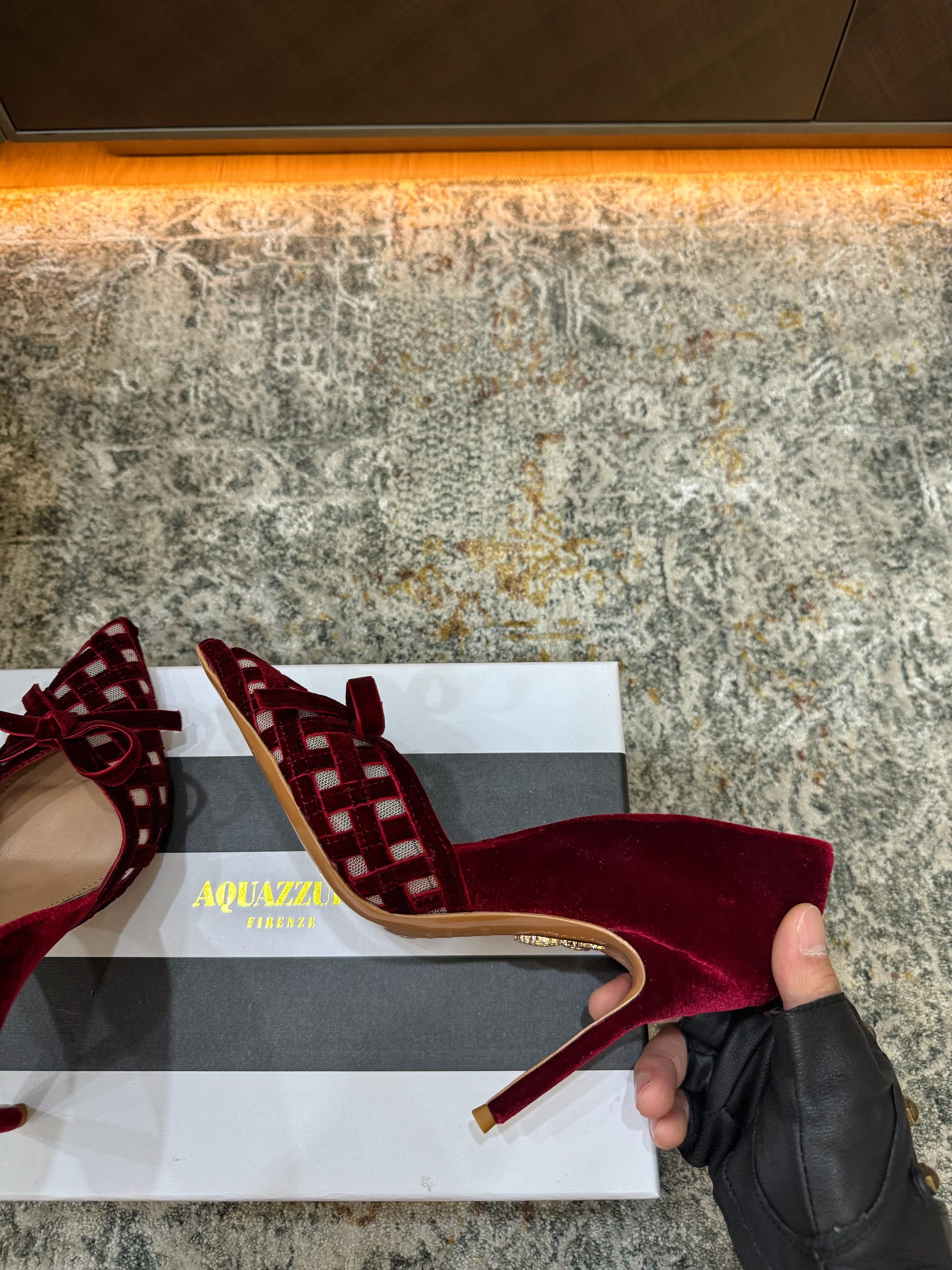 AQUAZZURA 26S BELGRAVIA PUMPS 105 MM IN DARK RED VELVET WITH BOW