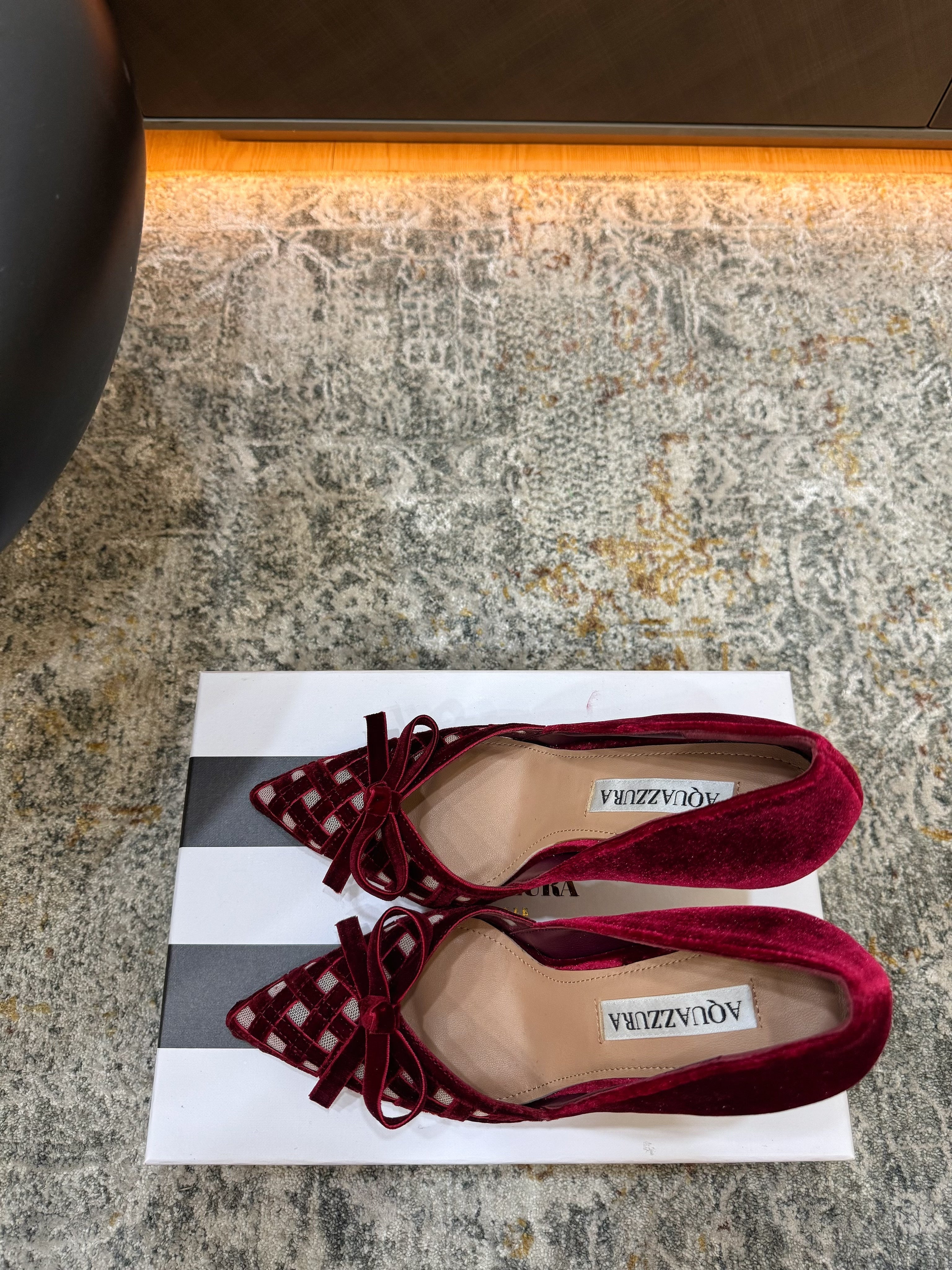 AQUAZZURA 26S BELGRAVIA PUMPS 105 MM IN DARK RED VELVET WITH BOW