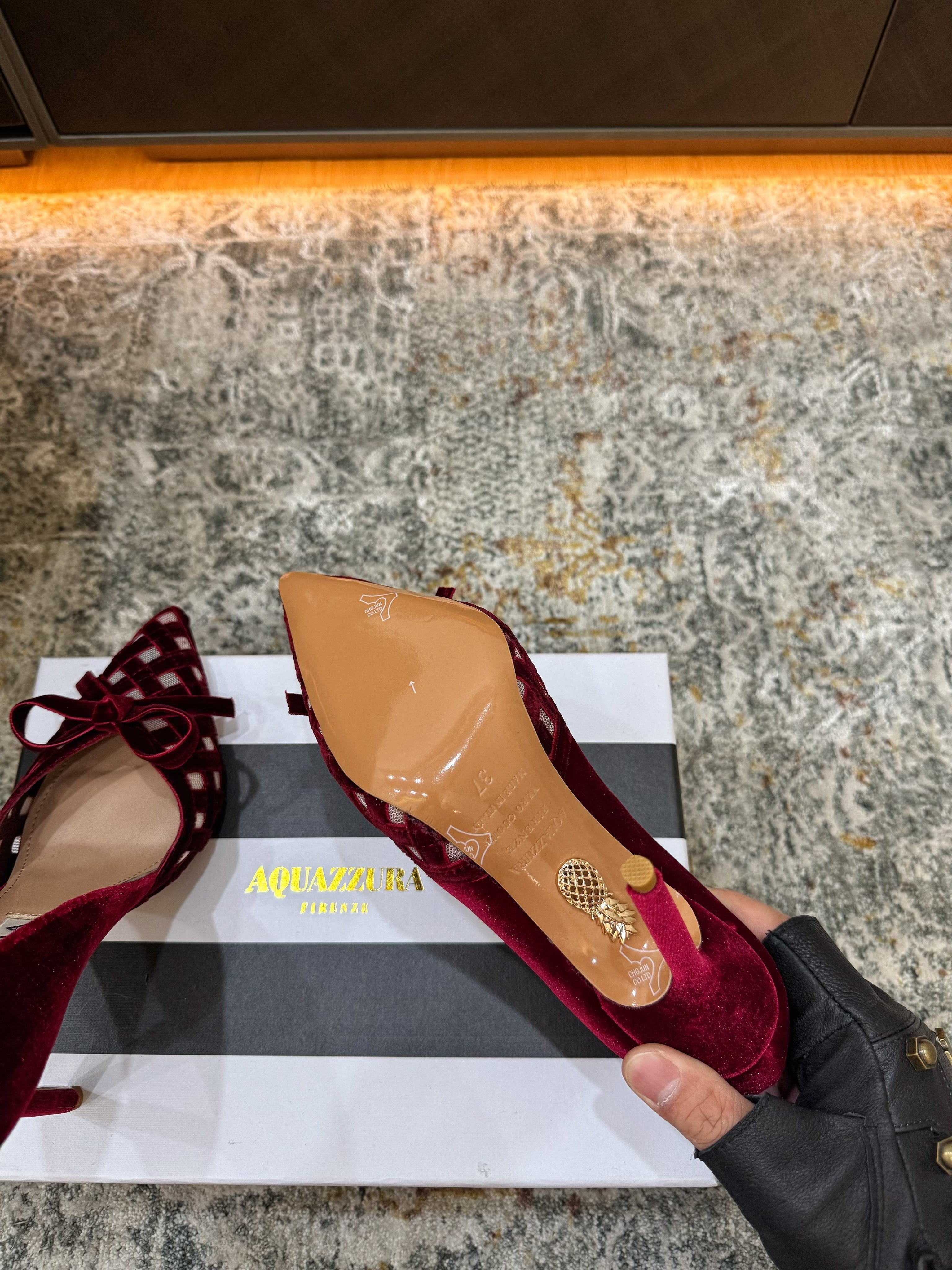 AQUAZZURA 26S BELGRAVIA PUMPS 105 MM IN DARK RED VELVET WITH BOW
