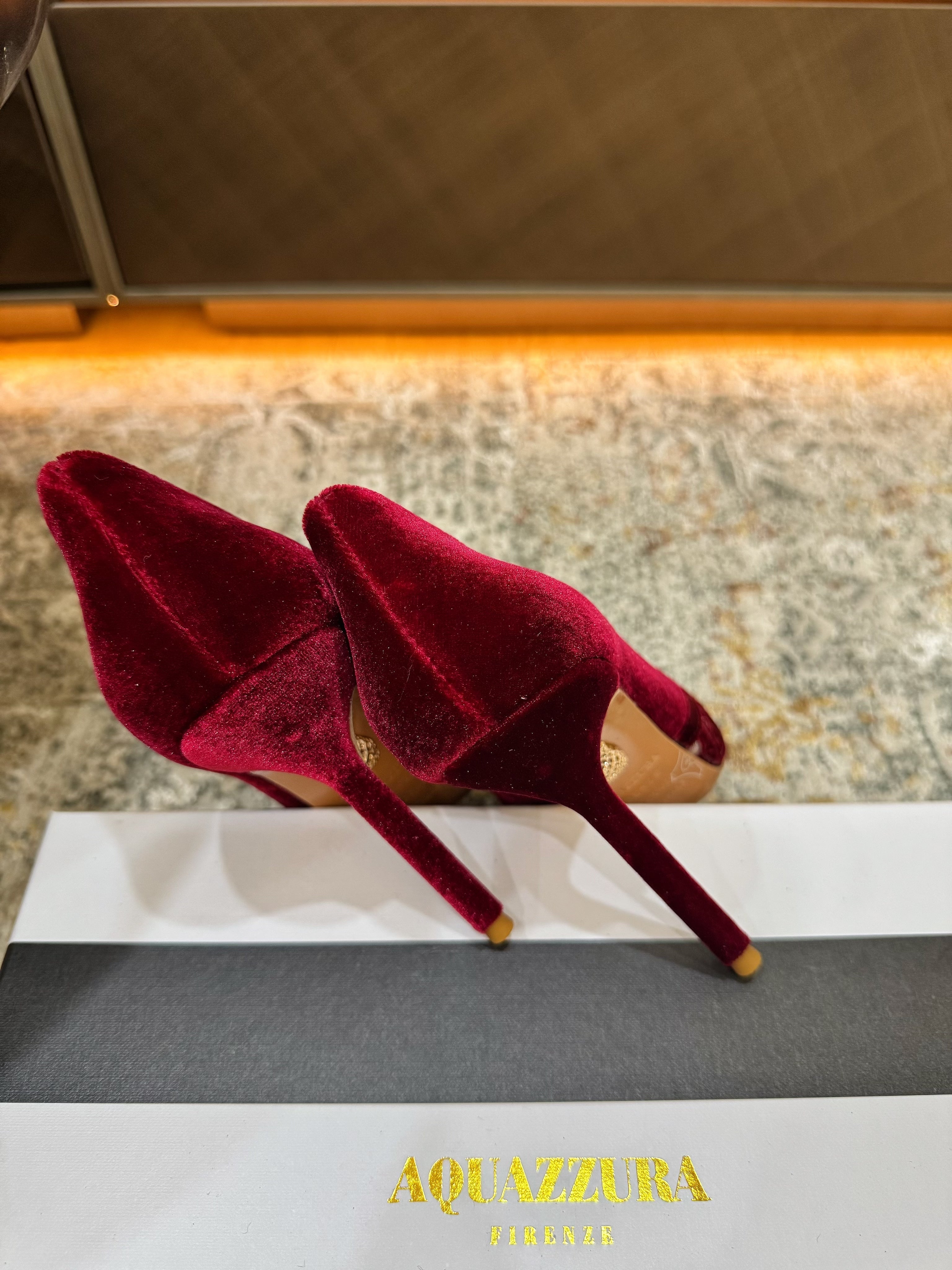 AQUAZZURA 26S BELGRAVIA PUMPS 105 MM IN DARK RED VELVET WITH BOW