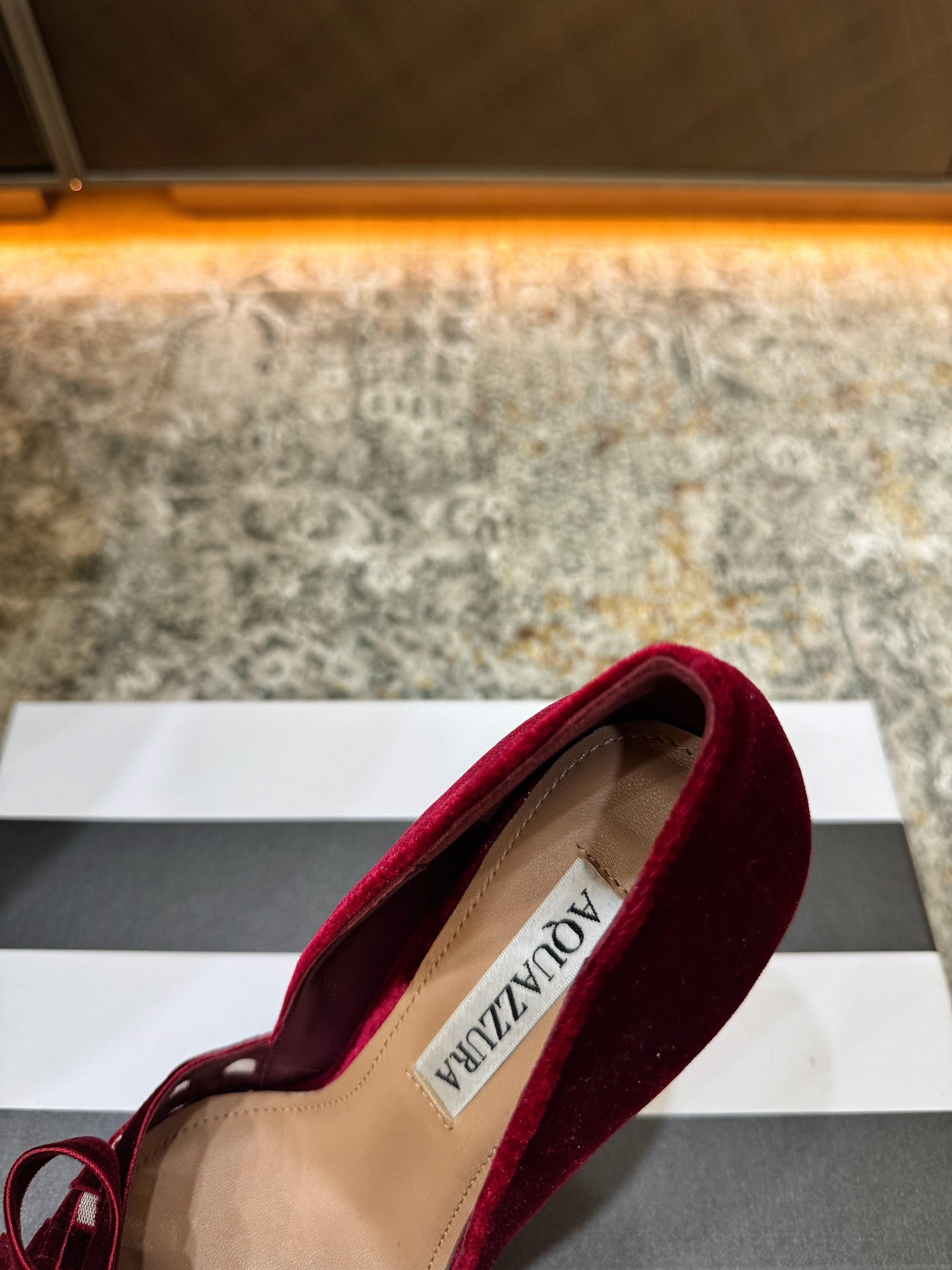 AQUAZZURA 26S BELGRAVIA PUMPS 105 MM IN DARK RED VELVET WITH BOW