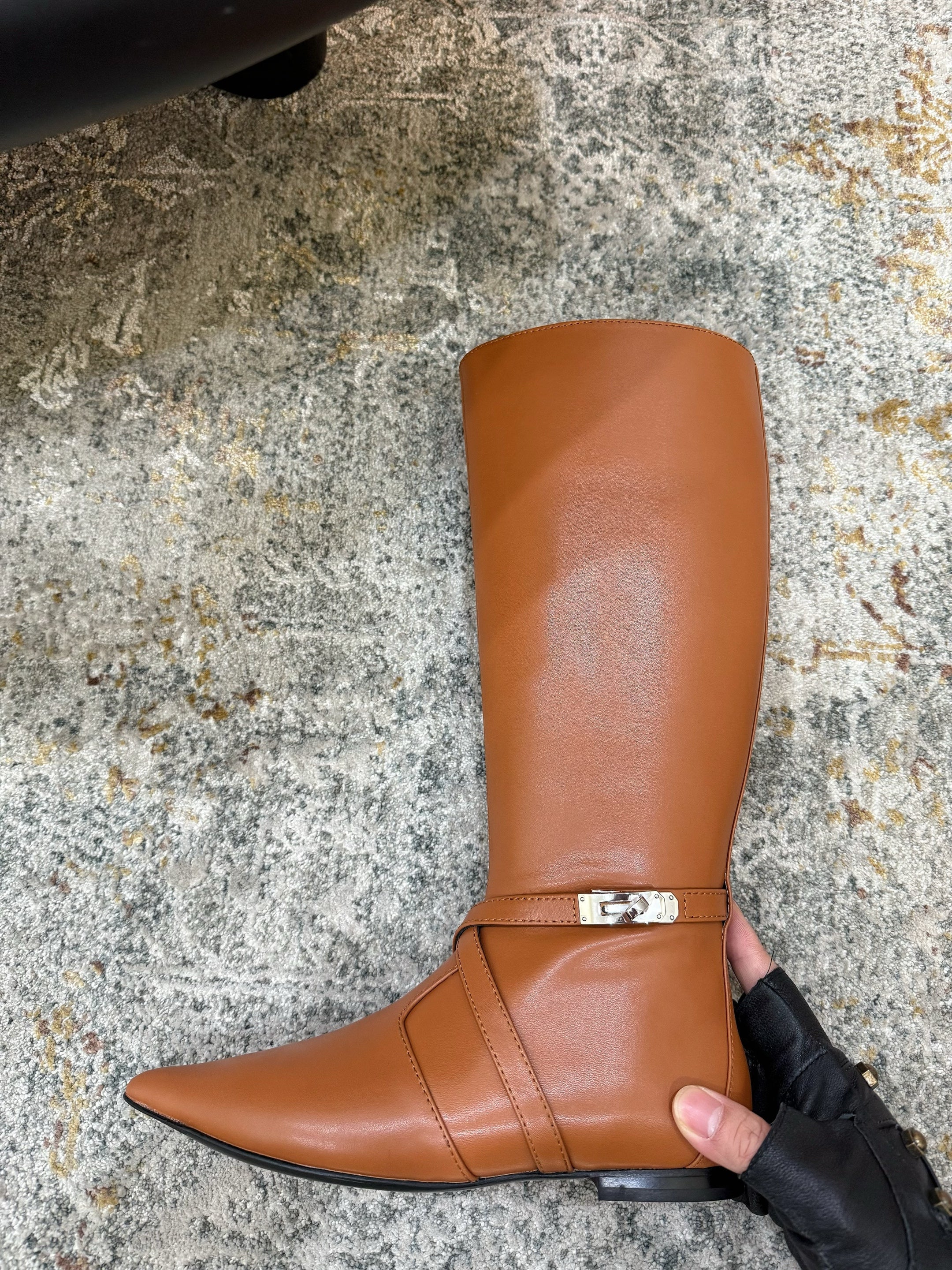 HM 26S FLAT KNEE-HIGH BOOTS IN COGNAC BROWN CALFSKIN 