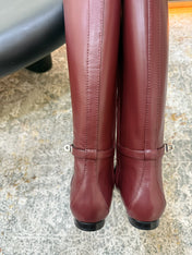 HM 26S FLAT KNEE-HIGH BOOTS IN WINE RED CALFSKIN