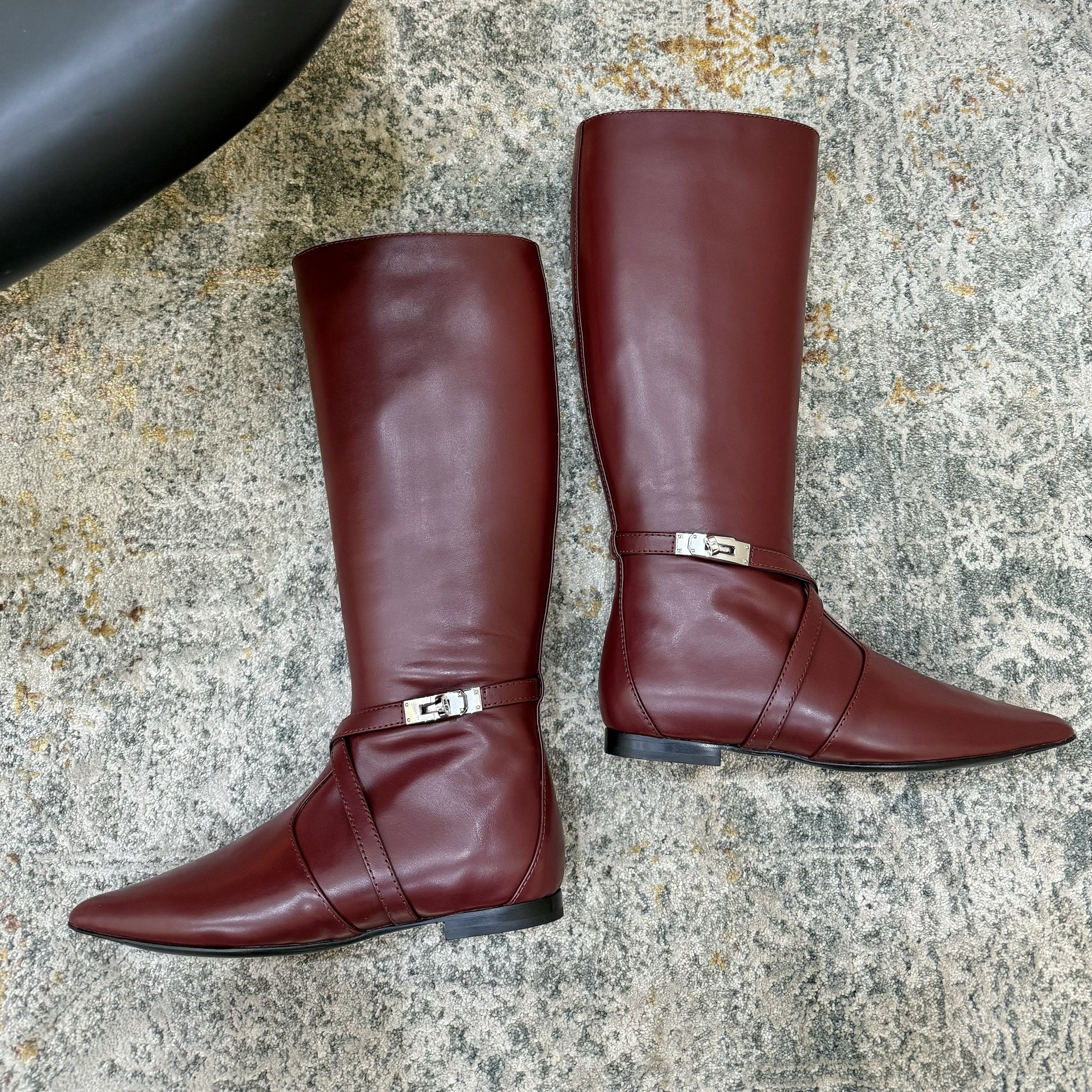 HM 26S FLAT KNEE-HIGH BOOTS IN WINE RED CALFSKIN