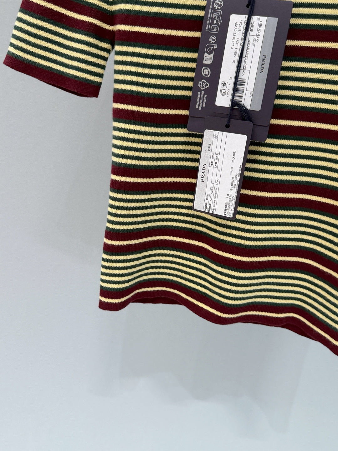 PRADA 26S SHORT SLEEVED T-SHIRT 819