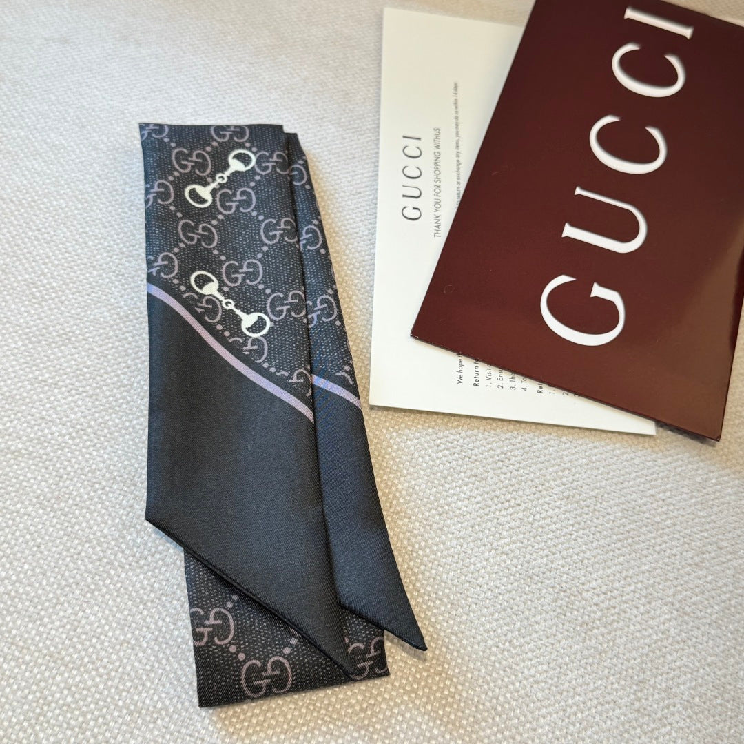 GUCCI 26S SCARF 90 IN SILK 156518