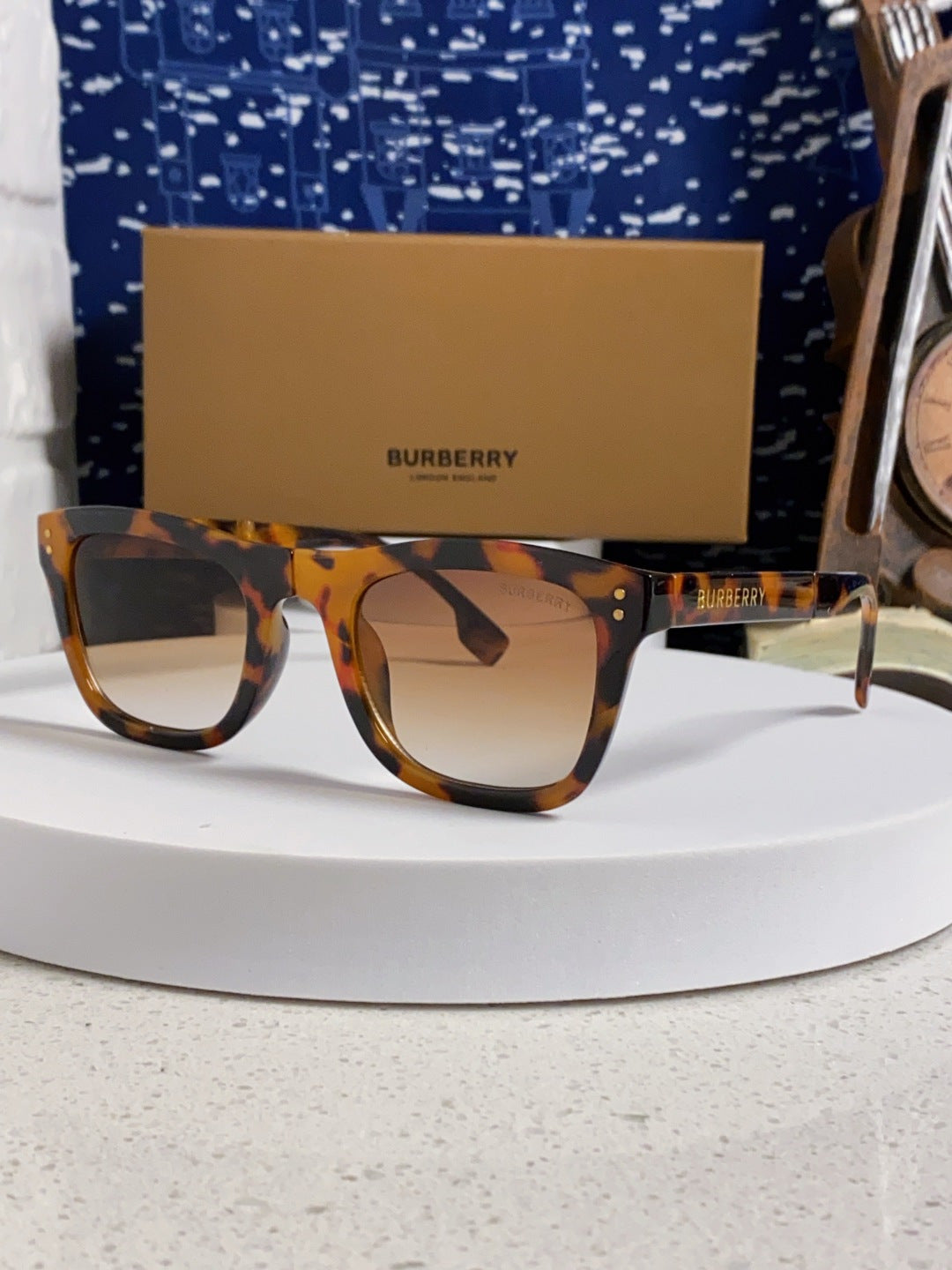 BURBERRY 26S SQUARE FRAME IN ACETATE 406617