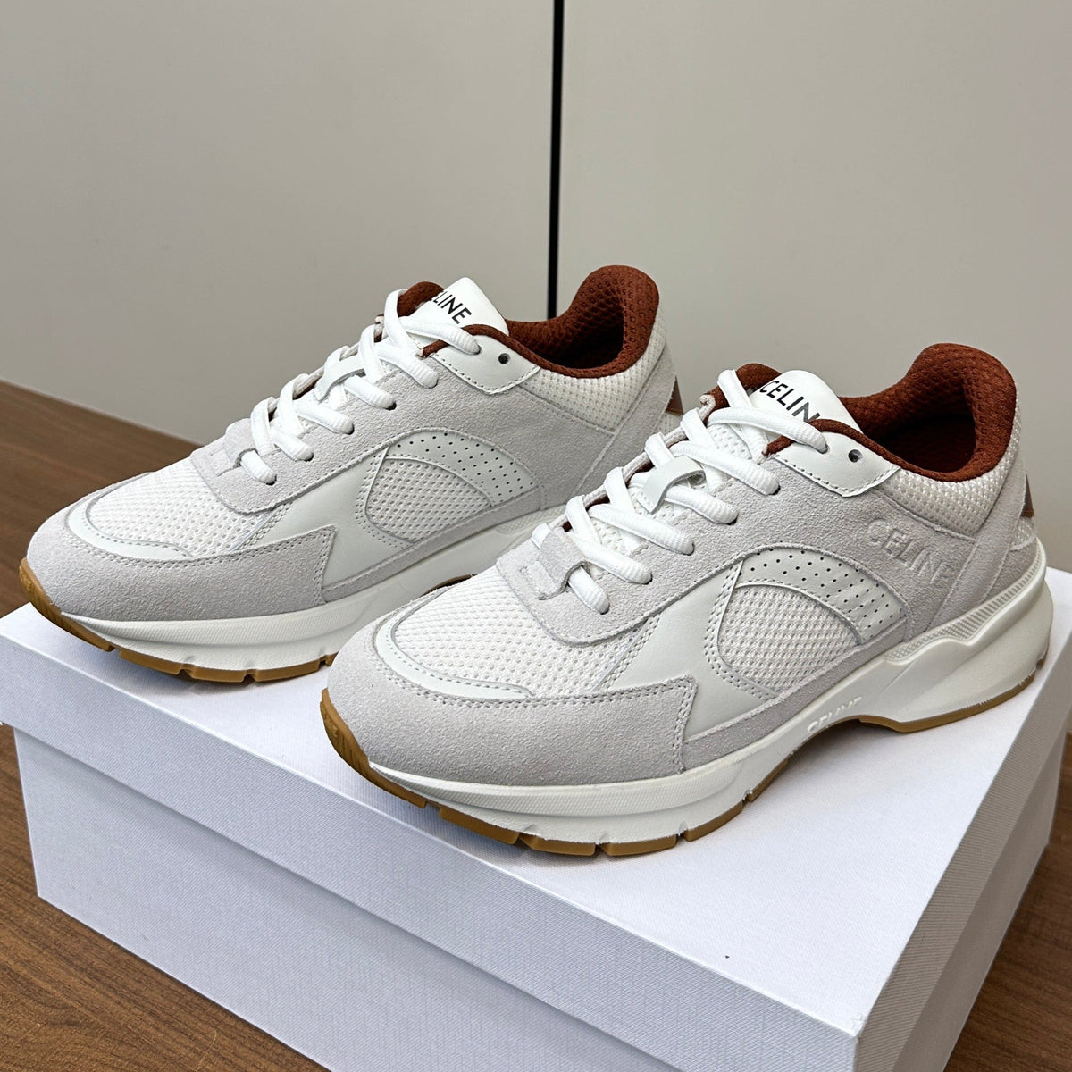 RUNNER CR-03 LOW LACE-UP PALE GRAY SUEDE AND WHITE CALFSKIN