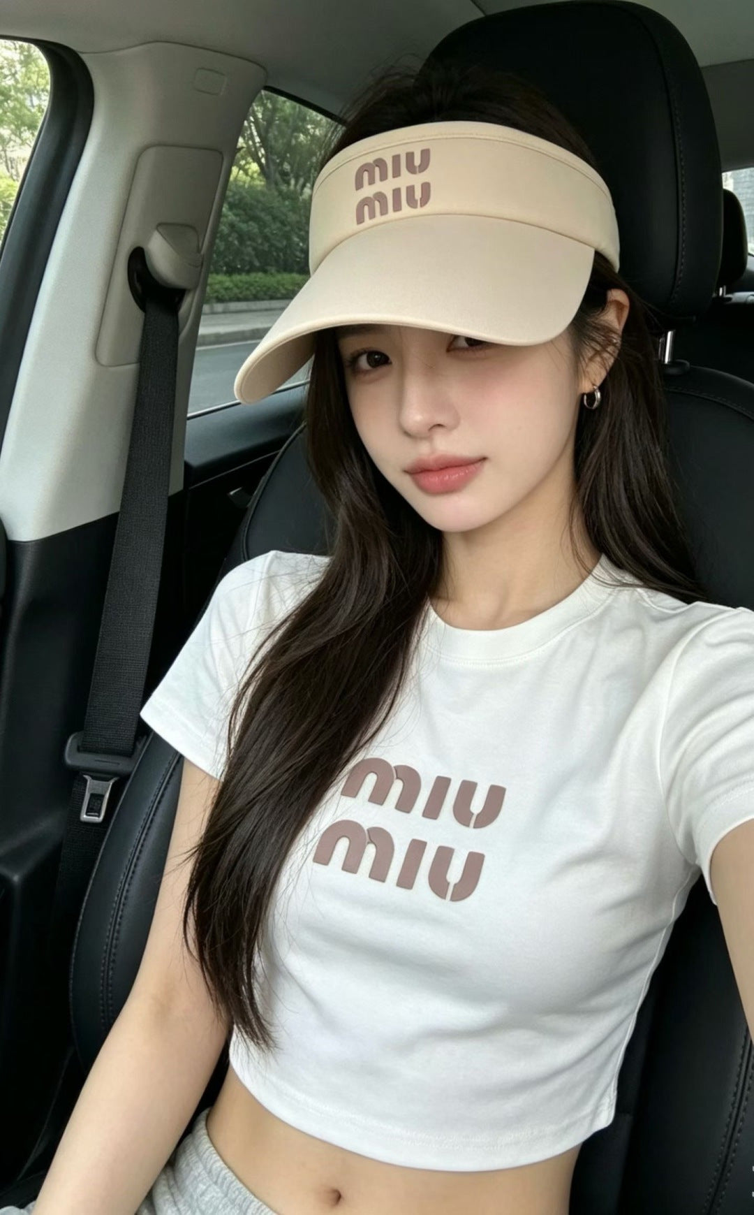 MIUMIU 26S EMBOSSED LOGO TECH VISOR 343564