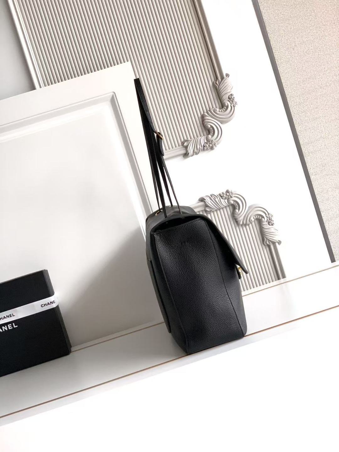 CHANEL 26S SOUPLISSIMO MAXI FLAP 39 IN BLACK GRAINED CALFSKIN GOLD HARDWARE